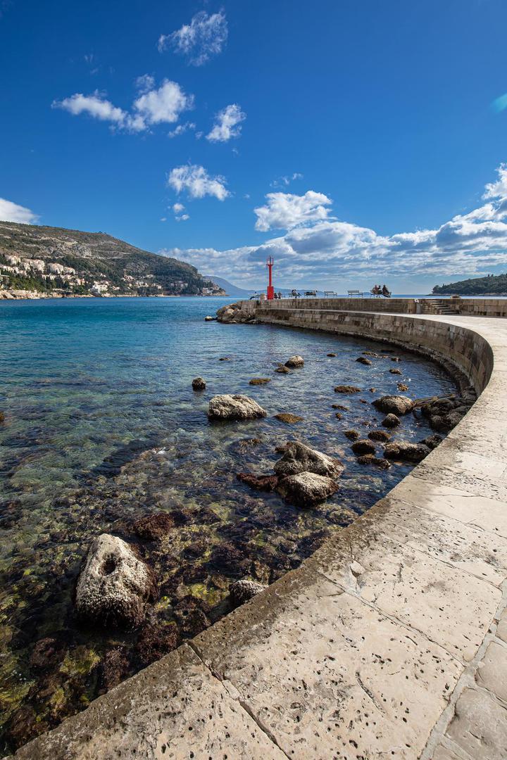 12.02.2023., Dubrovnik - Oseke vecih amplituda danima u Dubrovniku. Photo: Grgo Jelavic/PIXSELL