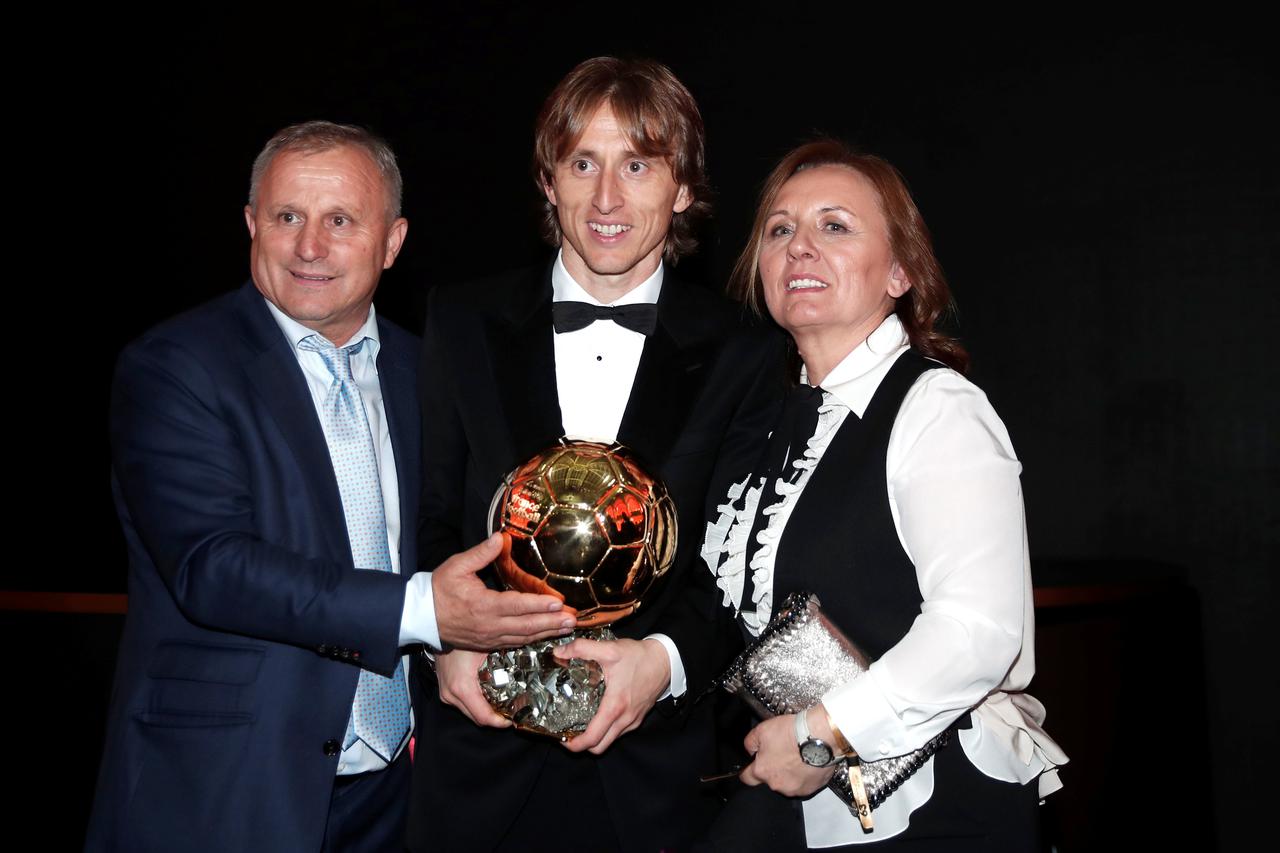 Luka Modrić s roditeljima