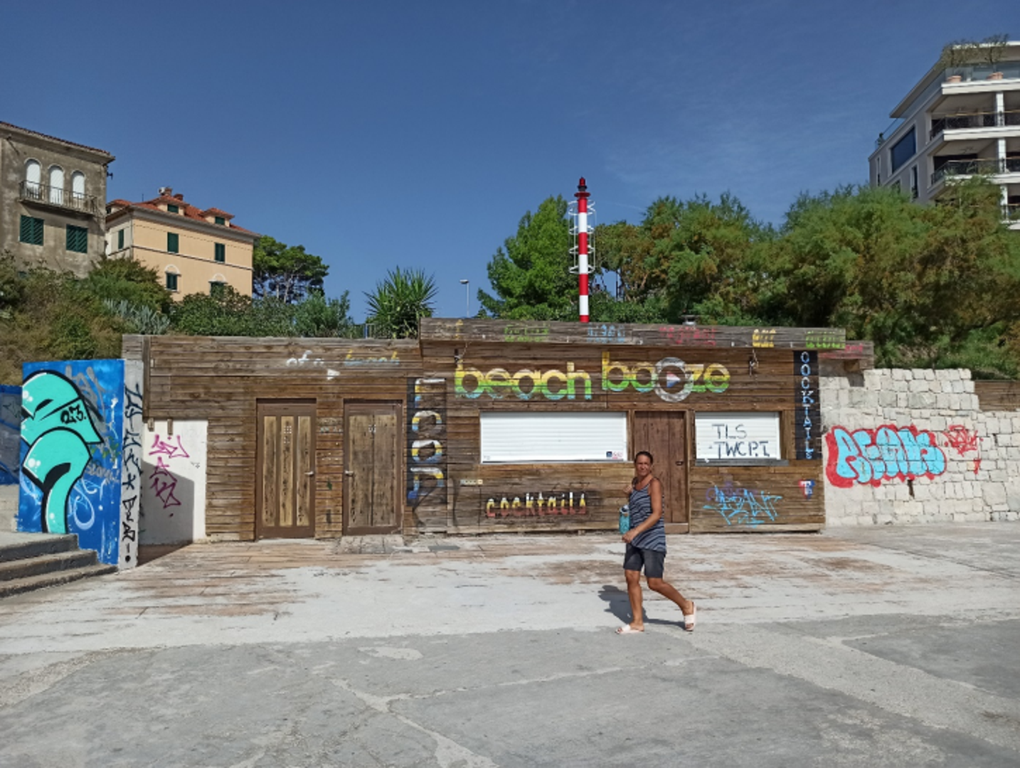 – Beach bar Booze – plaža Bačvice (Preradovićevo šetalište)