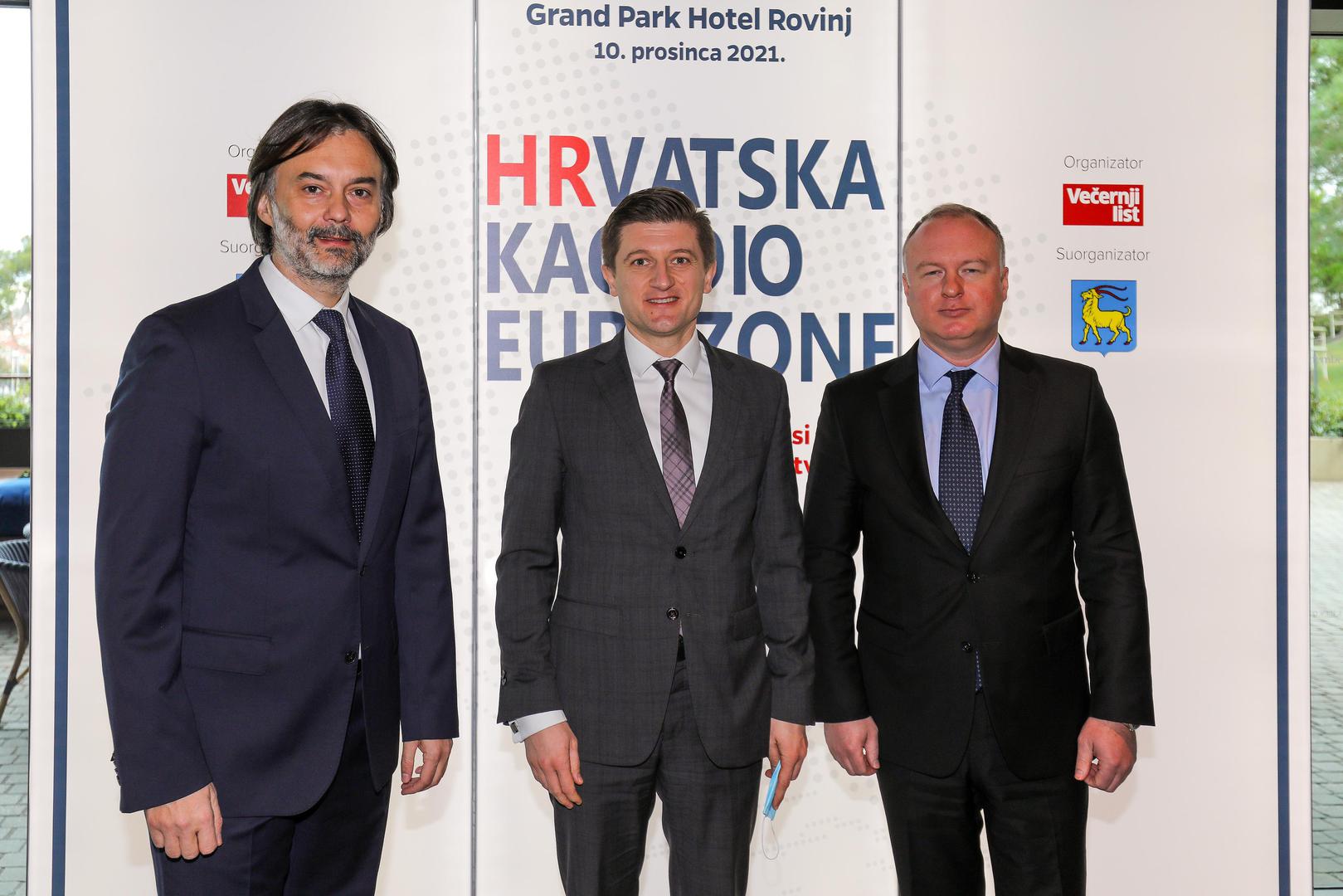 09.12.2021., Rovinj - U Grand hotelu Park odrzana je konferencija Vecernjeg lista "Hrvatska kao dio eurozone". Drazen Klaric, potpredsjednik Vlade i ministar financija Zdravko Maric Photo: Srecko Niketic/PIXSELL