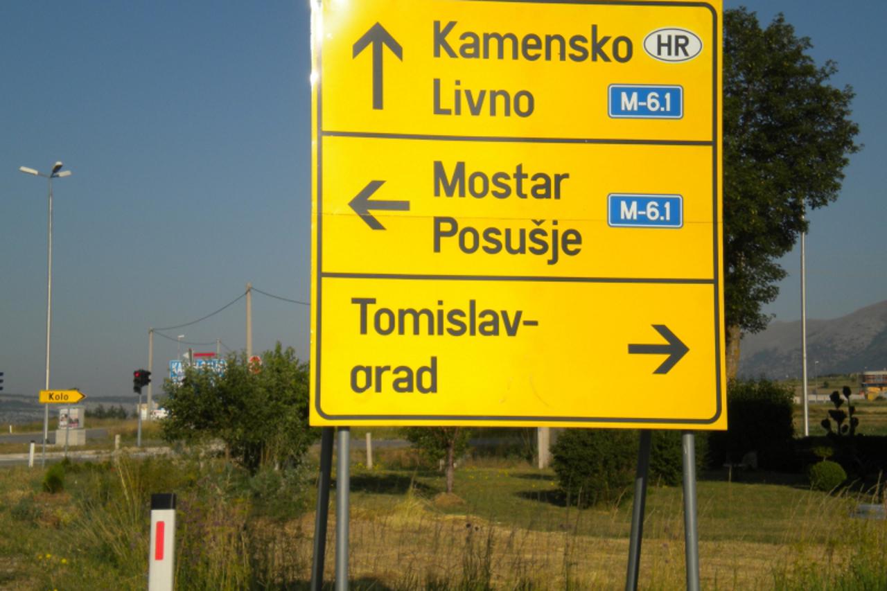 'SLAVONIJA  08.07.2012. VUKOVAR - prometna signalizacija i putokazi su vidljivi i precizni Branimir Bradaric/Vecernji list                                '