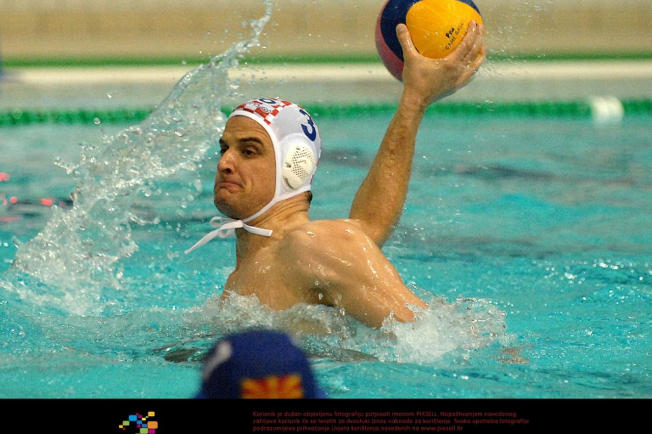 '23.02.2010., Varazdin- Svjetska liga u vaterpolu, 4. kolo, Hrvatska-Makedonija. Miho Boskovic u napadu.  Photo: Vjeran Zganec-Rogulja/PIXSELL'