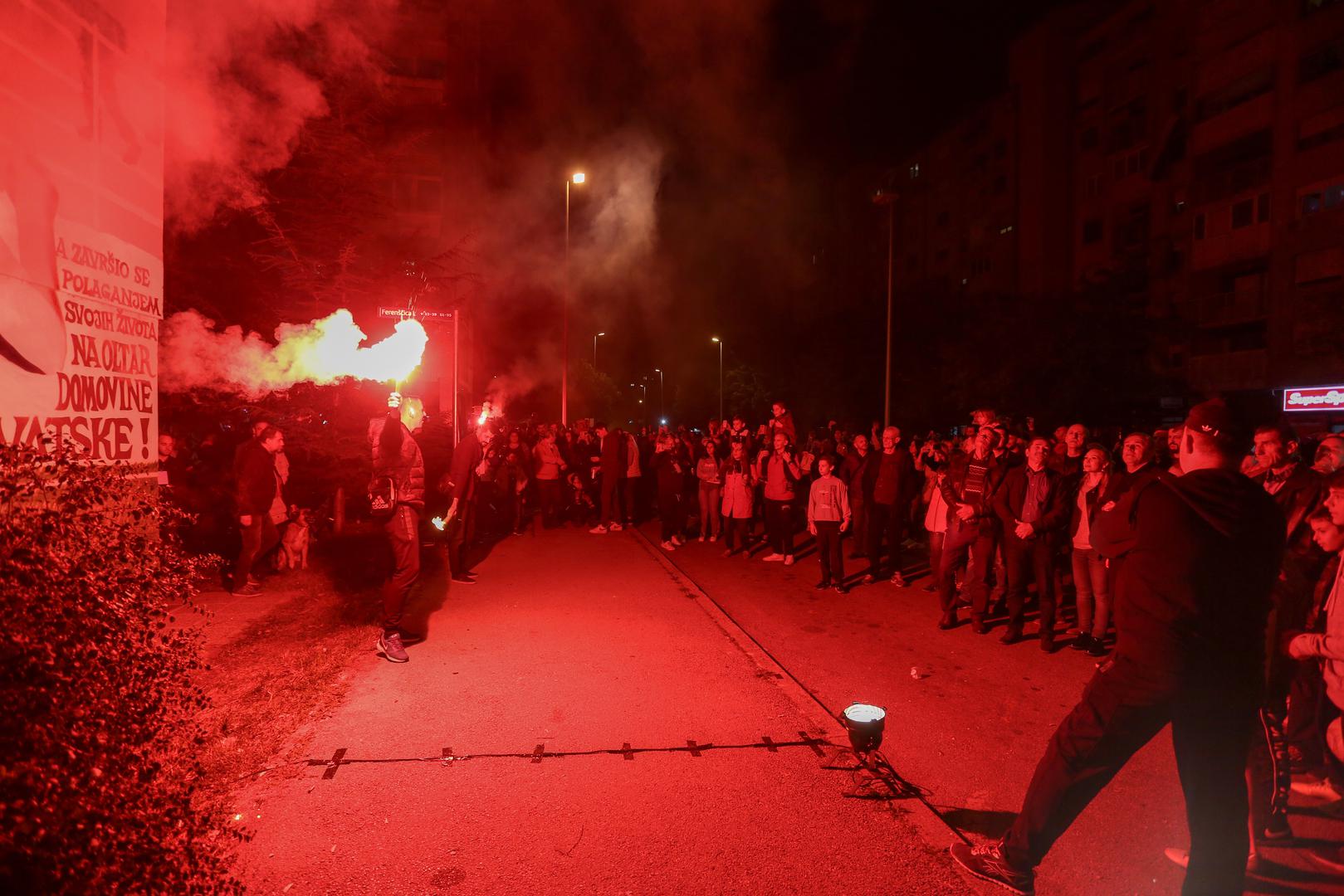 Tako su im se građani zagrebačke Ferenčice zahvalili umjetničkim banerom 'Na ovoj cesti'.

