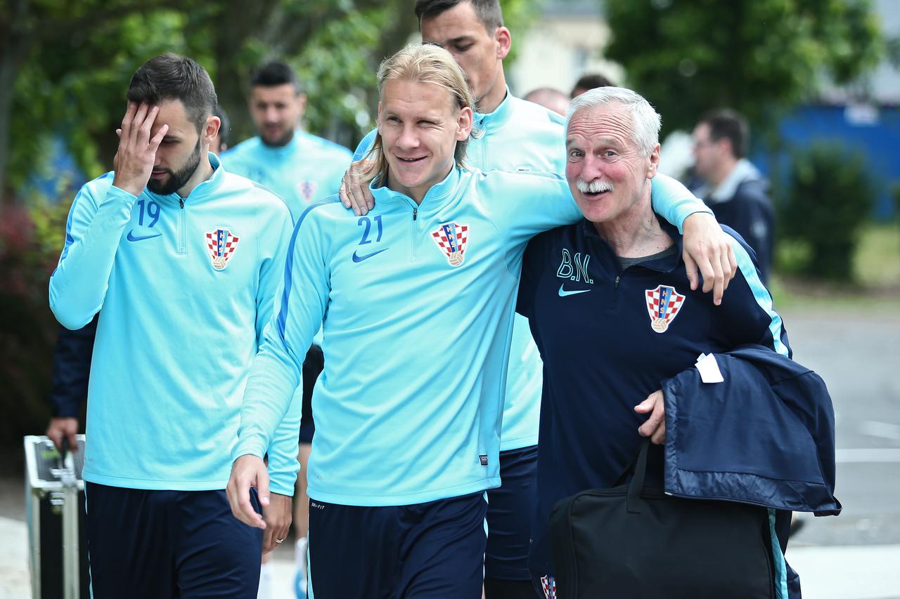 13.06.2016., Deauville - Hrvatska nogometna reprezentacija odradila je jutros trening na igralistu Parc de Loisirs u Deauvilleu nakon jucerasnje utakmice sa Turskom u Parizu. Domagoj Vida, Boris Nemec. Photo: Sanjin Strukic/PIXSELL