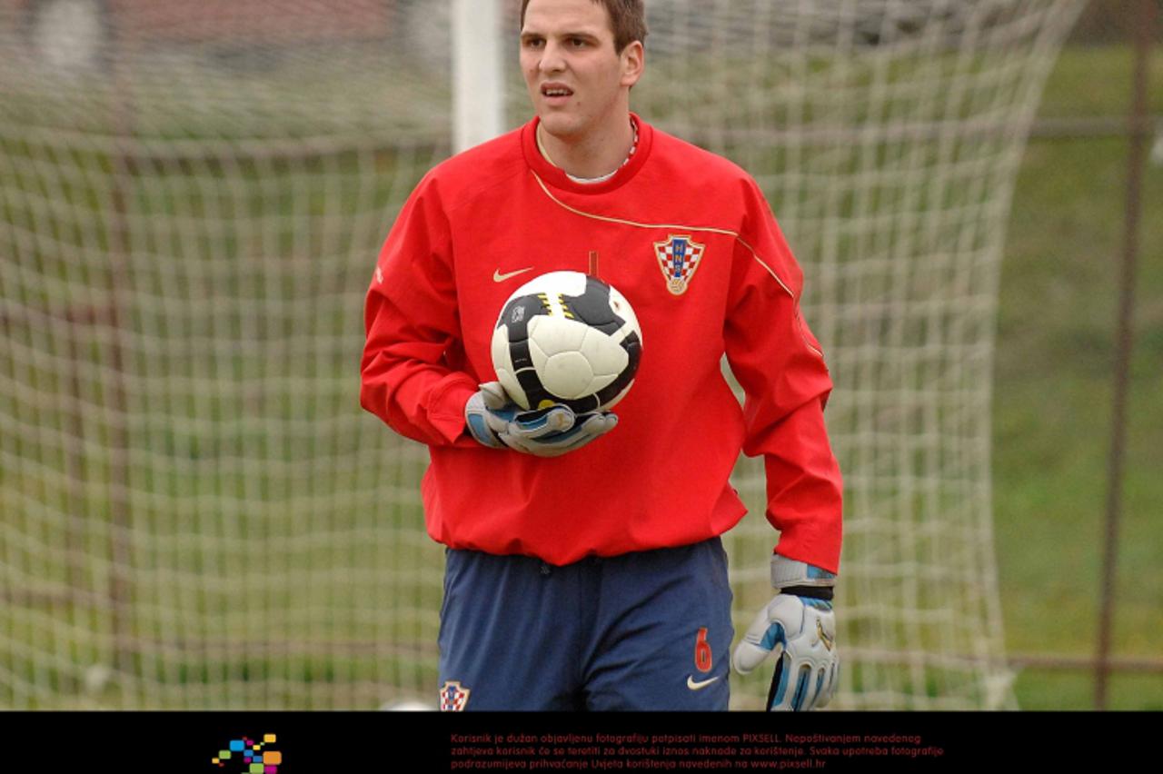 '11.11.2009., Cakovec - Hrvatska mlada nogometna reprezentacija U21 u Svetom Martinu na Muri odigrala prijateljsku utakmicu s domacom ekipom Polet. Ivan Kelava. Photo: Vjeran Zganec Rogulja/PIXSELL'