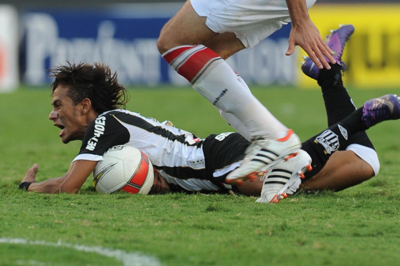 'Neymar of Santos gestures after falling during the Paulista championship football match against Sao Paulo, at Morumbi stadium in Sao Paulo, Brazil on March 18, 2012. AFP PHOTO/Yasuyoshi CHIBA'