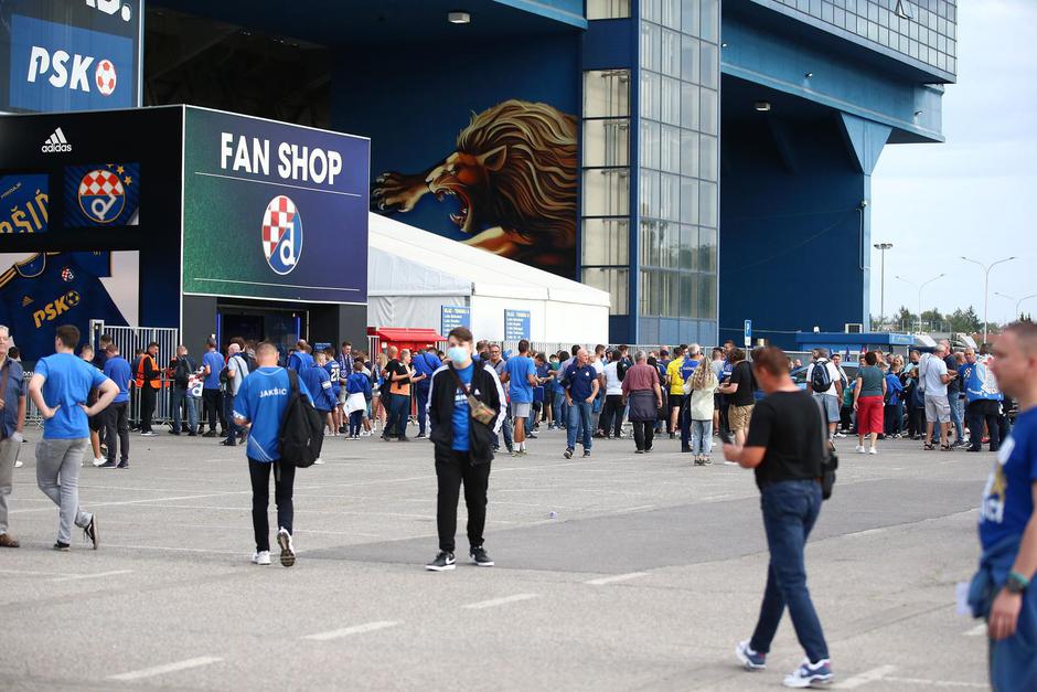 Zagreb: Navijači i policija spremni su za početak utakmice Dinamo - West Ham United