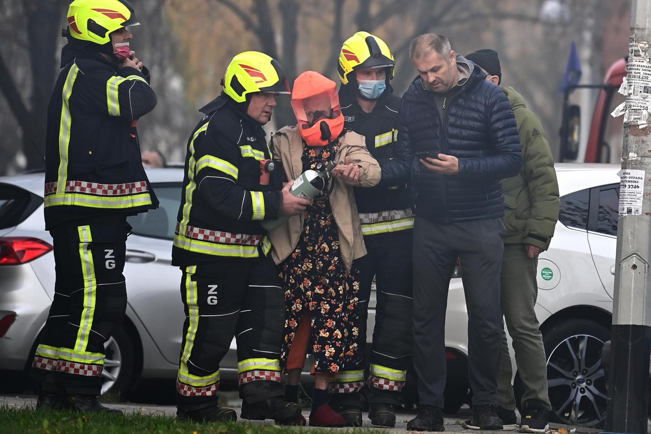 Požar na Peščenici, gori neboder, spašeni baka i pas 