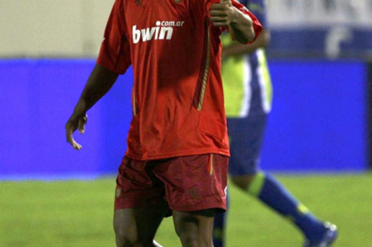 \'Brazilian soccer star Ronaldinho, of Spanish club Barcelona, gestures during a friendly match in the Argentinian province of San Luis, December 26, 2007. REUTERS/Gianni Velan  (ARGENTINA)\'