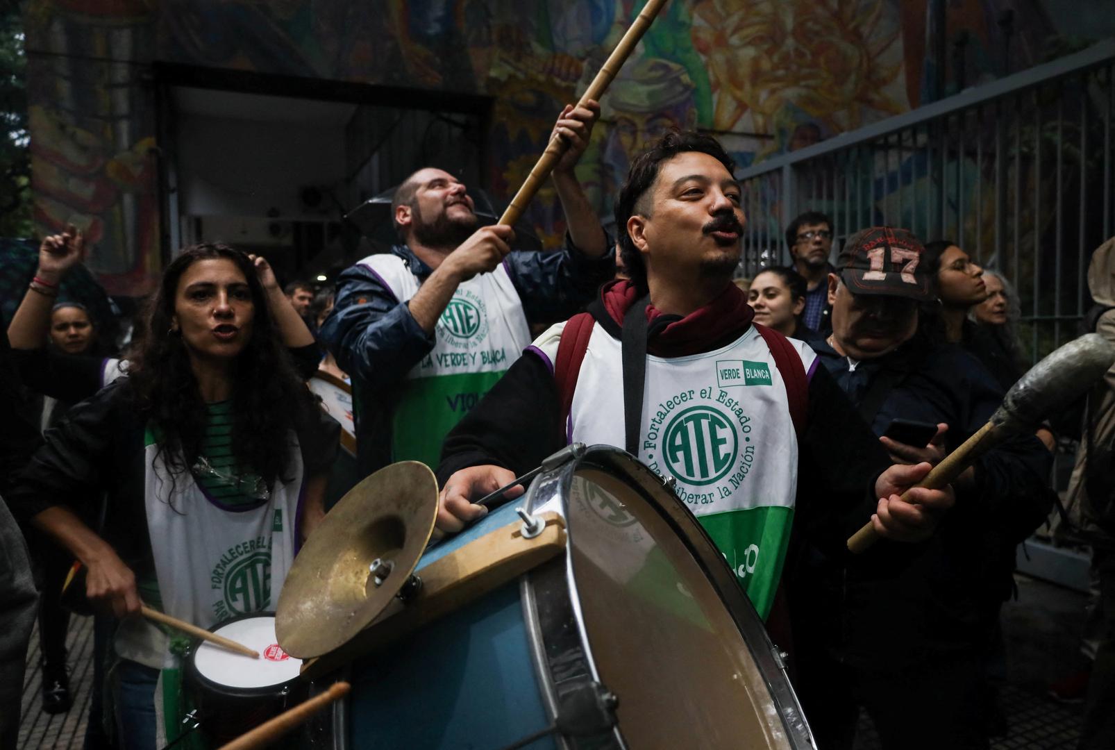 Laid-off state workers protest against layoffs promoted by Argentina's President Javier Milei, outside the Ministry of Labour, Employment and Social Security in Buenos Aires, Argentina, April 3, 2024. REUTERS/Cristina Sille Photo: CRISTINA SILLE/REUTERS