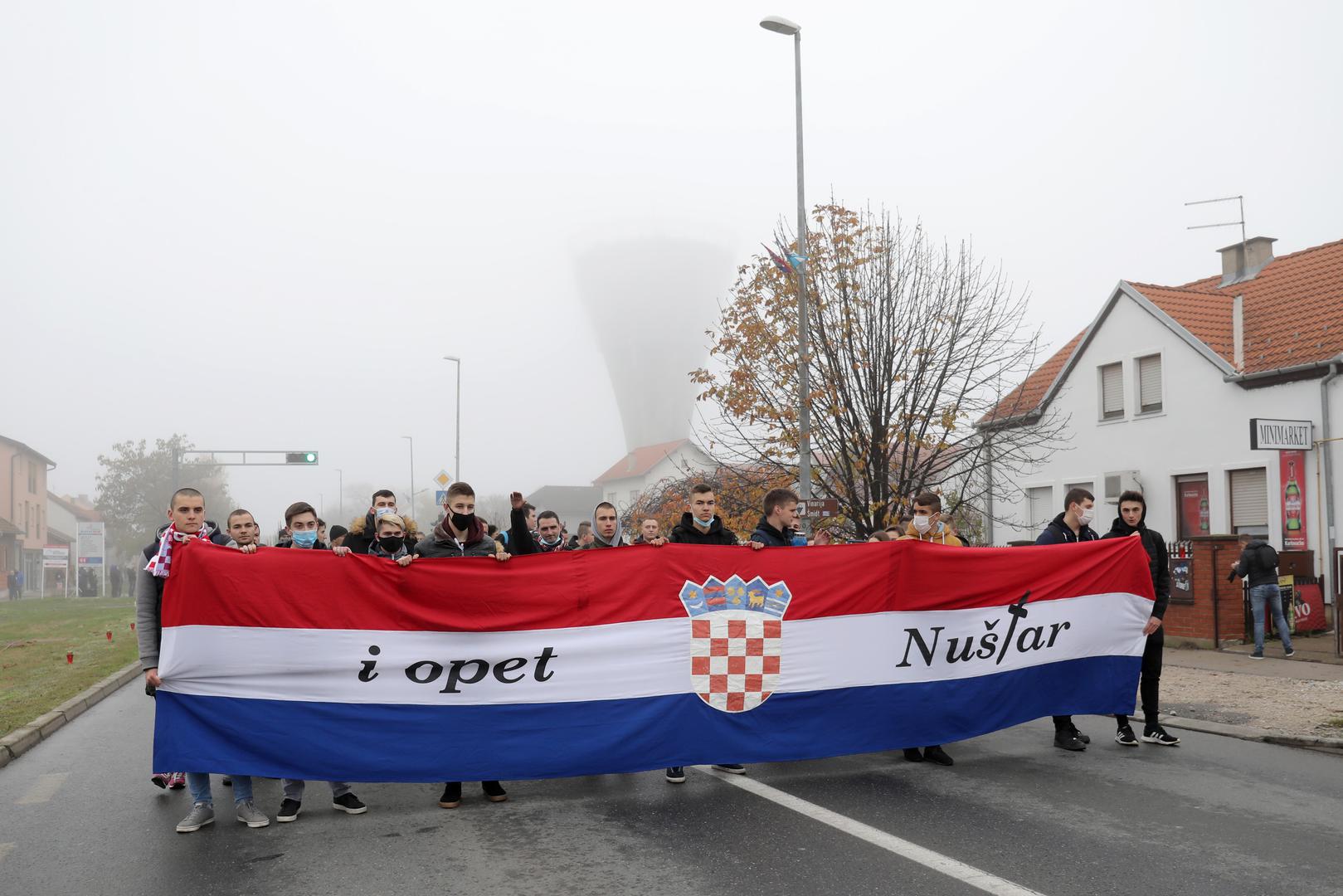 Vukovar - Dan sjecanja na zrtvu Vukovara i Skabrnje 1991.-2020. Krenula Kolona sjecanja u posebnim okolnostima zbog epidemije koronavirusa. 

Photo: Emica Elvedji/PIXSELL