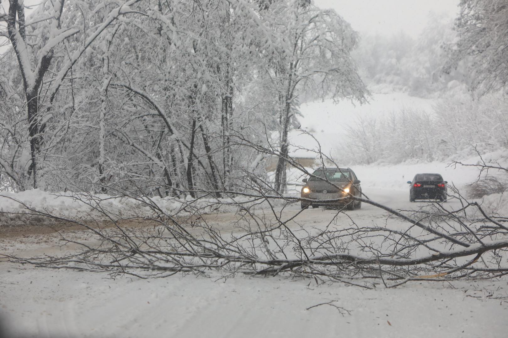 23.01. 2023., Karlovac - Autocesta D1 od Karlovca do Slunja zametena snijegom. Zbog neociscene ceste promet se odvija otezano uz zastoje.  Photo: Kristina Stedul Fabac/PIXSELL