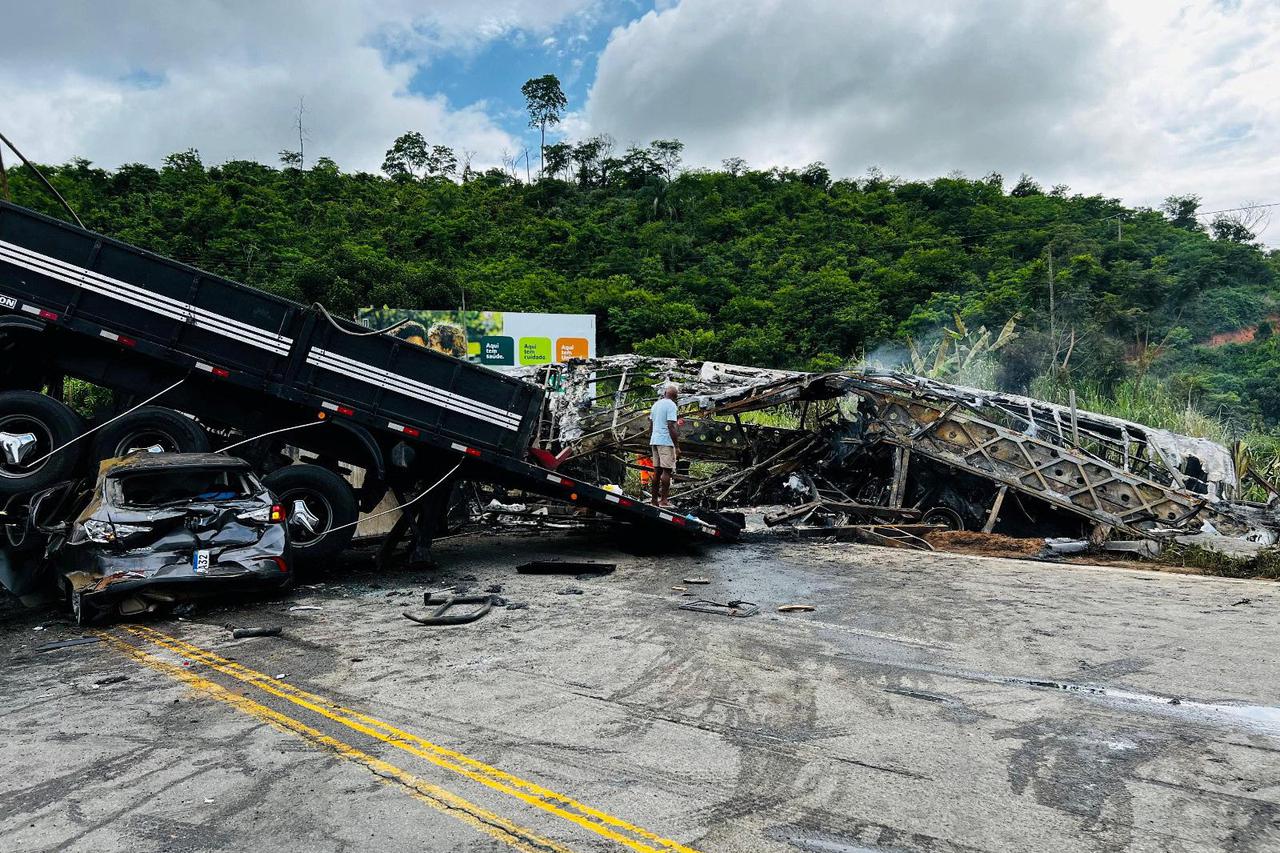 Traffic accident after a packed bus collided with a truck, at the Fernao Dias national highway