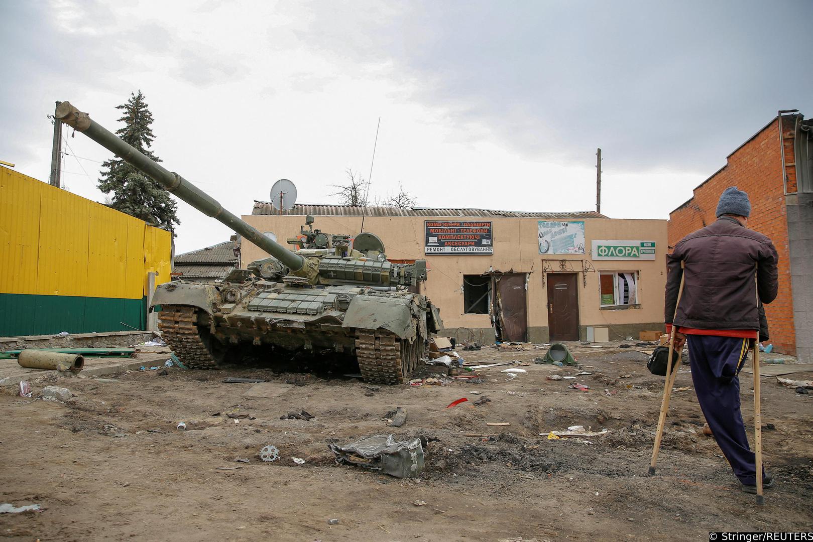 A local resident stands next to a damaged Russian tank T72, as Russia’s attack on Ukraine continues, in the town of Trostianets, in Sumy region, Ukraine March 28, 2022. Picture taken March 28, 2022. REUTERS/Oleg Pereverzev Photo: Stringer/REUTERS