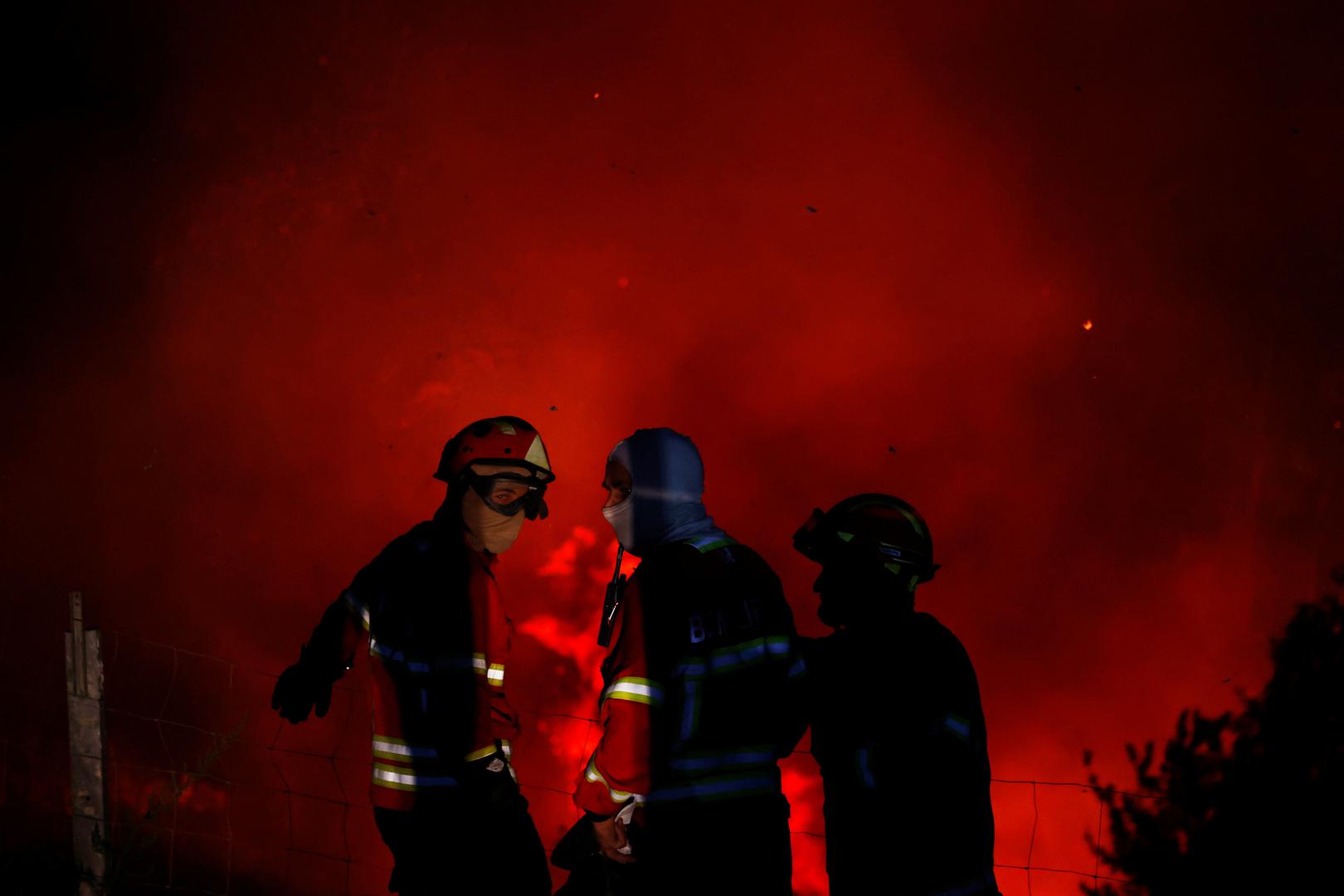 Firefighters keep an eye on a wildfire in the vicinity of Soutelo, Portugal, September 17, 2024. REUTERS/Susana Vera Photo: SUSANA VERA/REUTERS