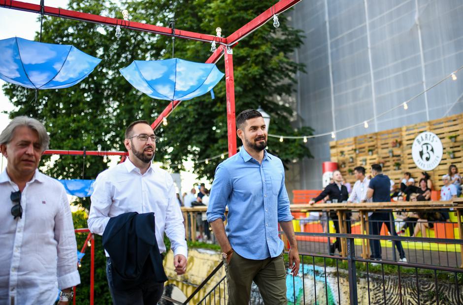 U Zagrebu je počeo Baš Naš festival, na otvorenje stigli mnogi poznati i gradonačelnik Tomašević