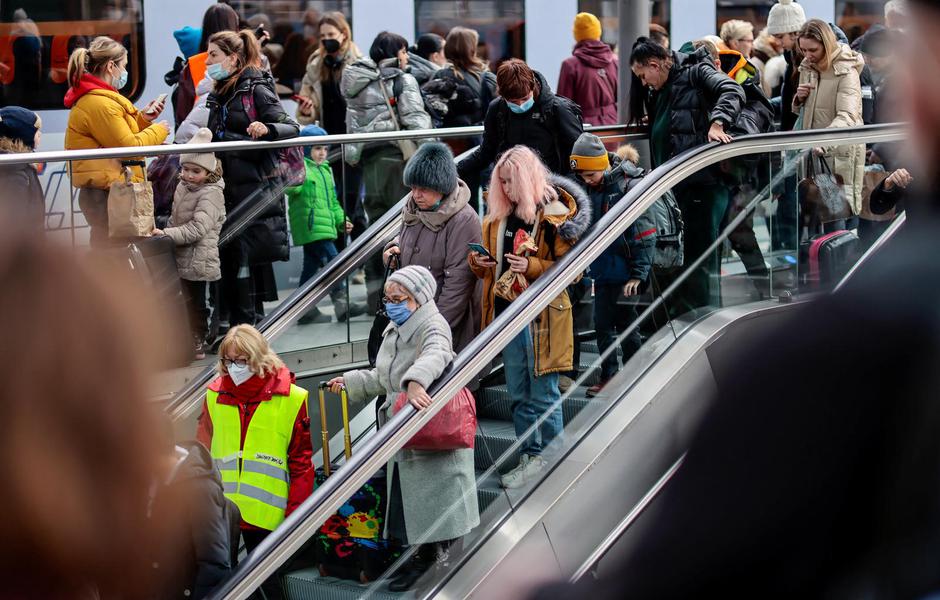 Ukrainian refugees arrive in Berlin