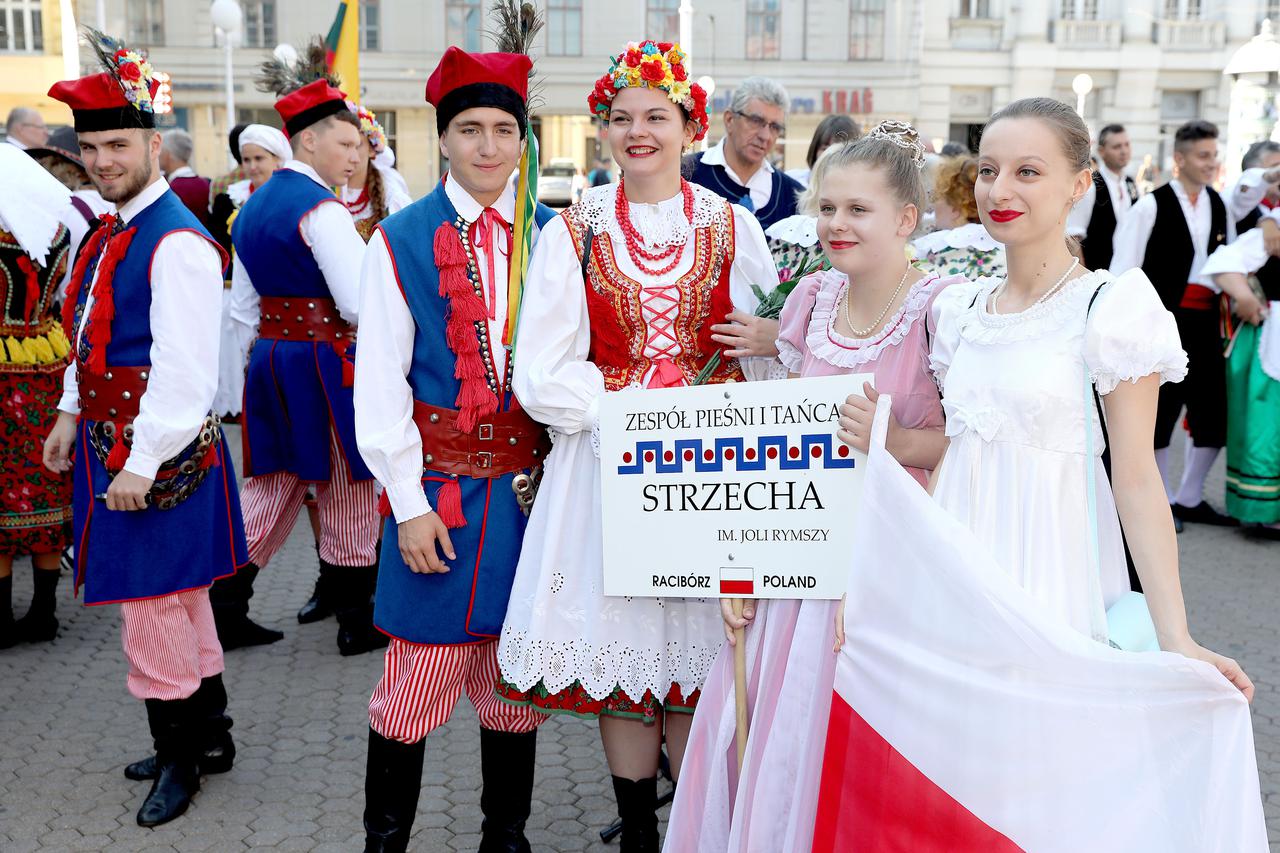 Zagreb: Na glavnom gradskom Trgu započela 53. Međunarodna smotra folklora