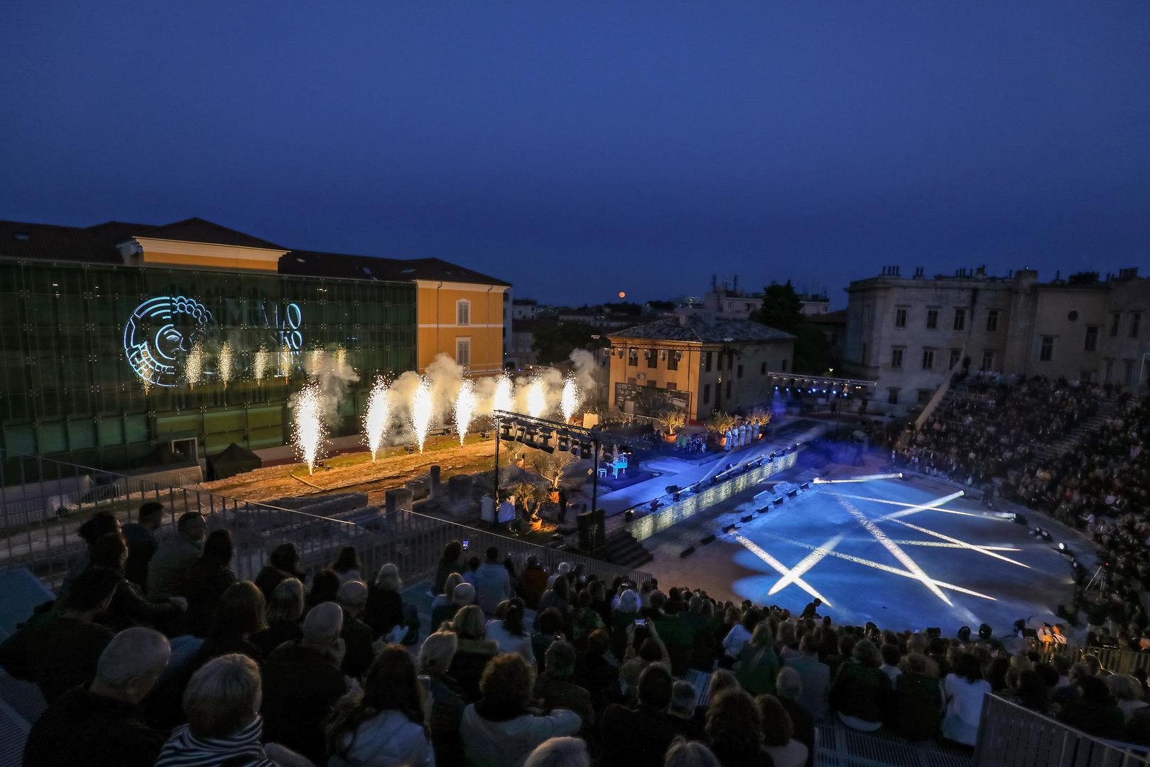 05.05.2023..,Pula -
Svečano otvoreno Malo rimsko kazaliste, jedan je to od najvecih projekata u kulturi u posljednjih dvadesetak godina vrijednog vise od tri milijuna eura. Svecanost otvorenja pratio je glazbeno-scenski program u reziji Kresimira Dolencica i Aleksandra Svabica. Riječ je o projektu koji je sufinanciralo Ministarstvo kulture i medija s 1,6 milijuna eura, 1,1 milijuna eura osigurano je kroz fondove Europske unije (SAFU odnosno MRRFEU), dok je ostatak sredstava osigurao Arheoloski muzej Istre. Photo: Srecko Niketic/PIXSELL