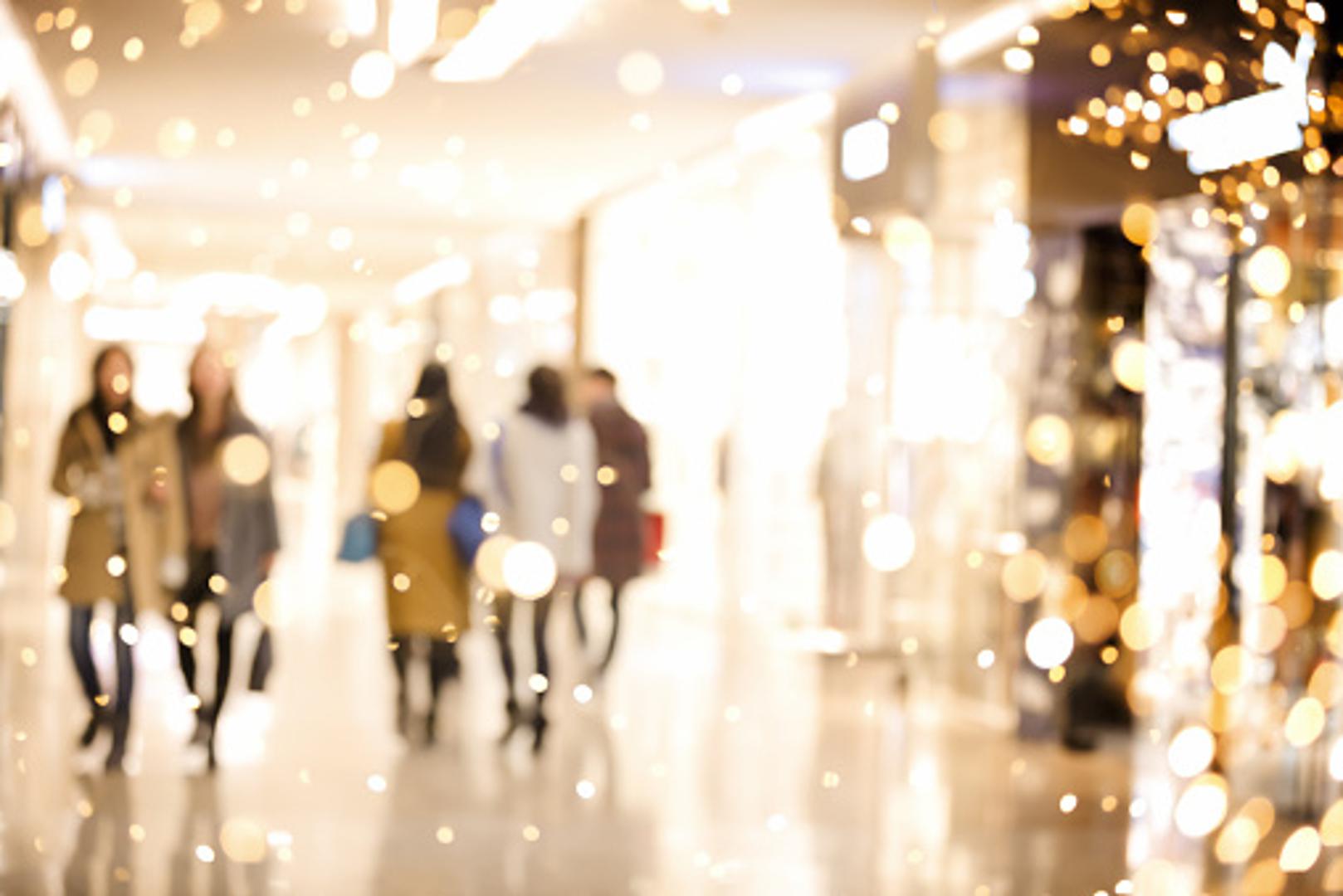 Božićni ukrasi pojavili su se u gradu, ali i na policama trgovina, a možda je sada pravo vrijeme za obaviti shopping. 