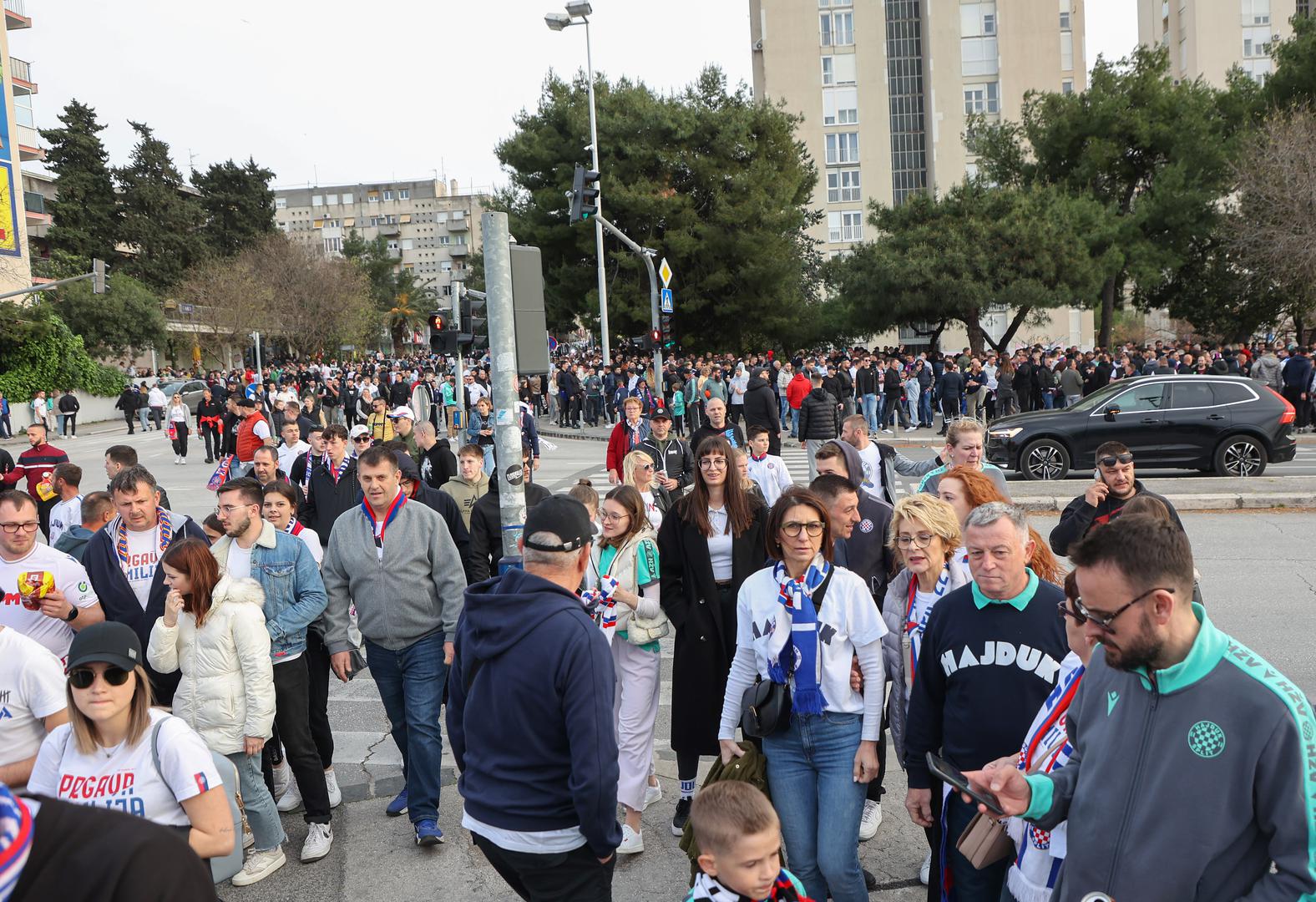 Dinamo i Hajduk od 19.30 igraju dvoboj 28. kola HNL-a. Navijači su u Splitu čitav dan na nogama.