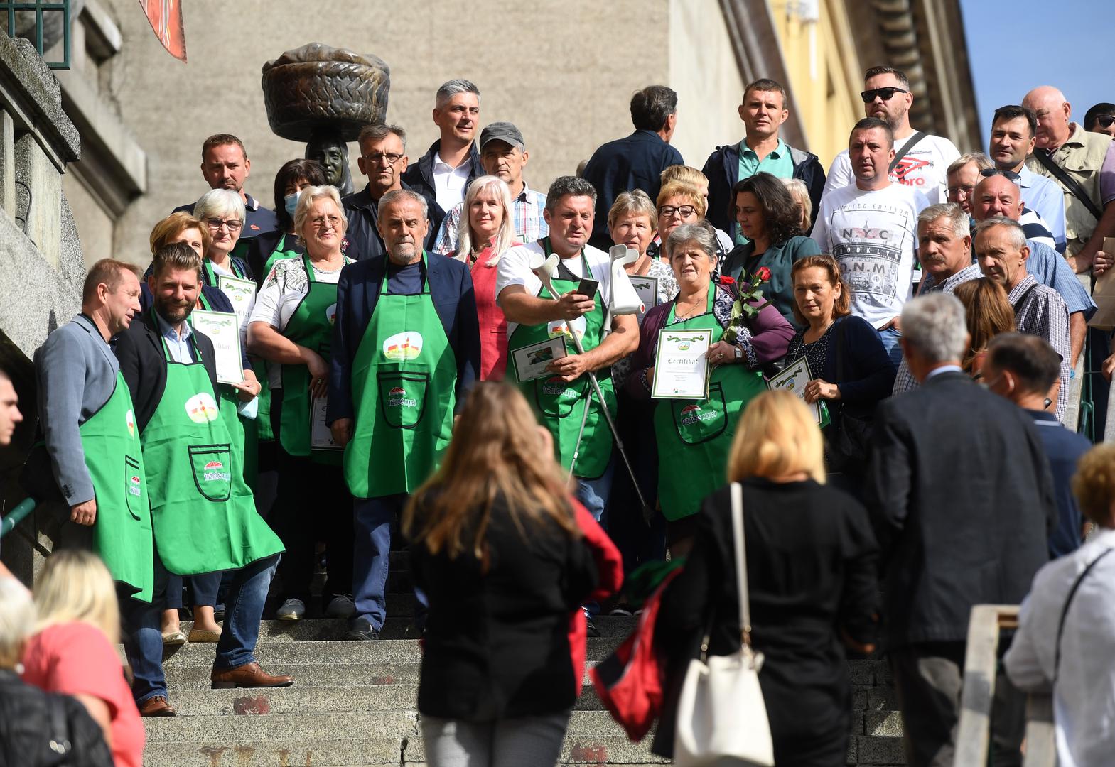 20.09.2020., Zagreb - Udruga hrvatskih trznica devetu godinu zaredom organizira na sredisnjem trgu u Zagrebu manifestaciju pod nazivom Dani hrvatskih trznica s ciljem promocije domaćih proizvoda koji se nude na trznicama diljem Hrvatske. 
Photo: Marko Lukunic/PIXSELL