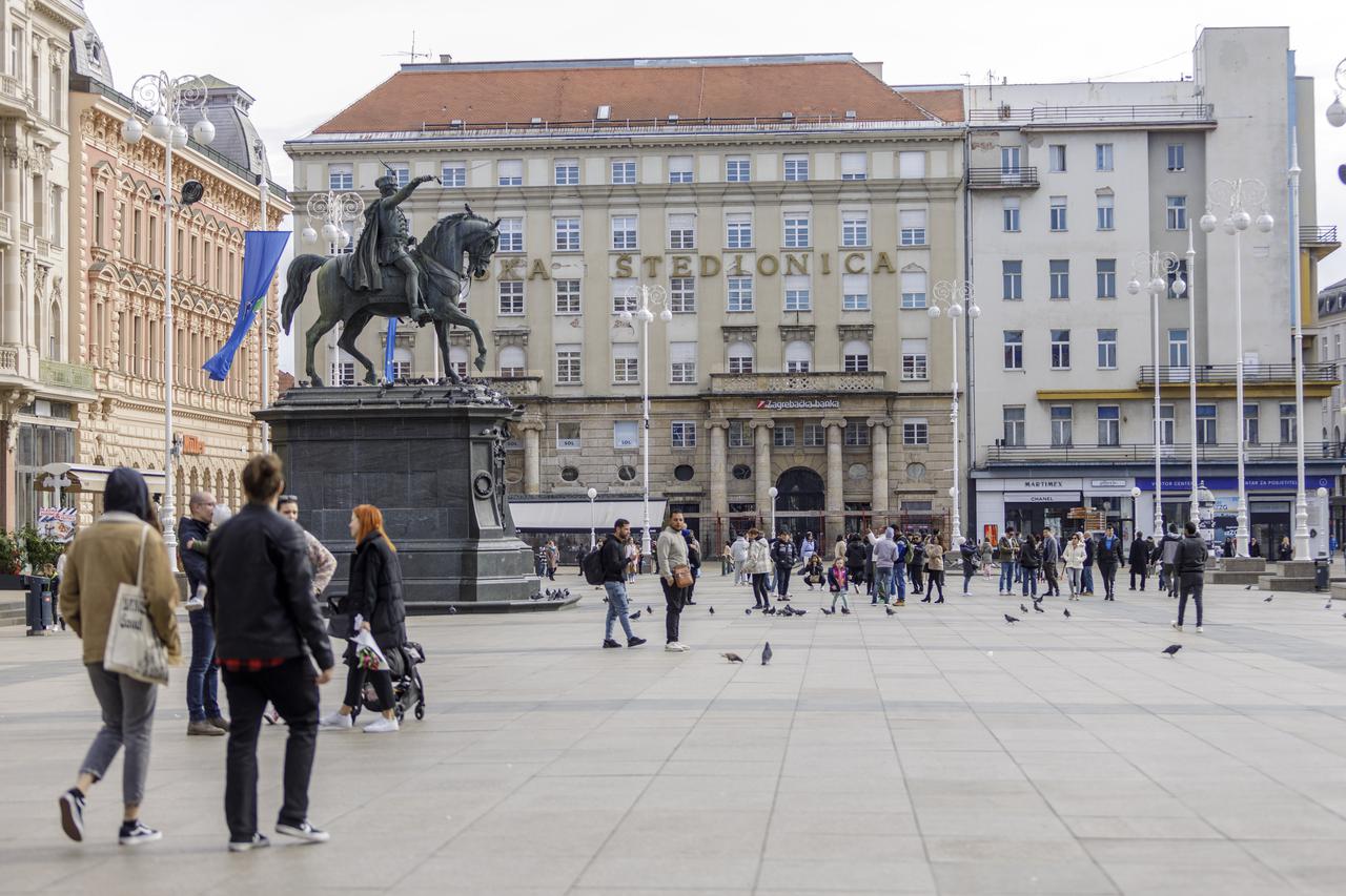 Zagreb: Šetnja Trgom bana Josipa Jelačića