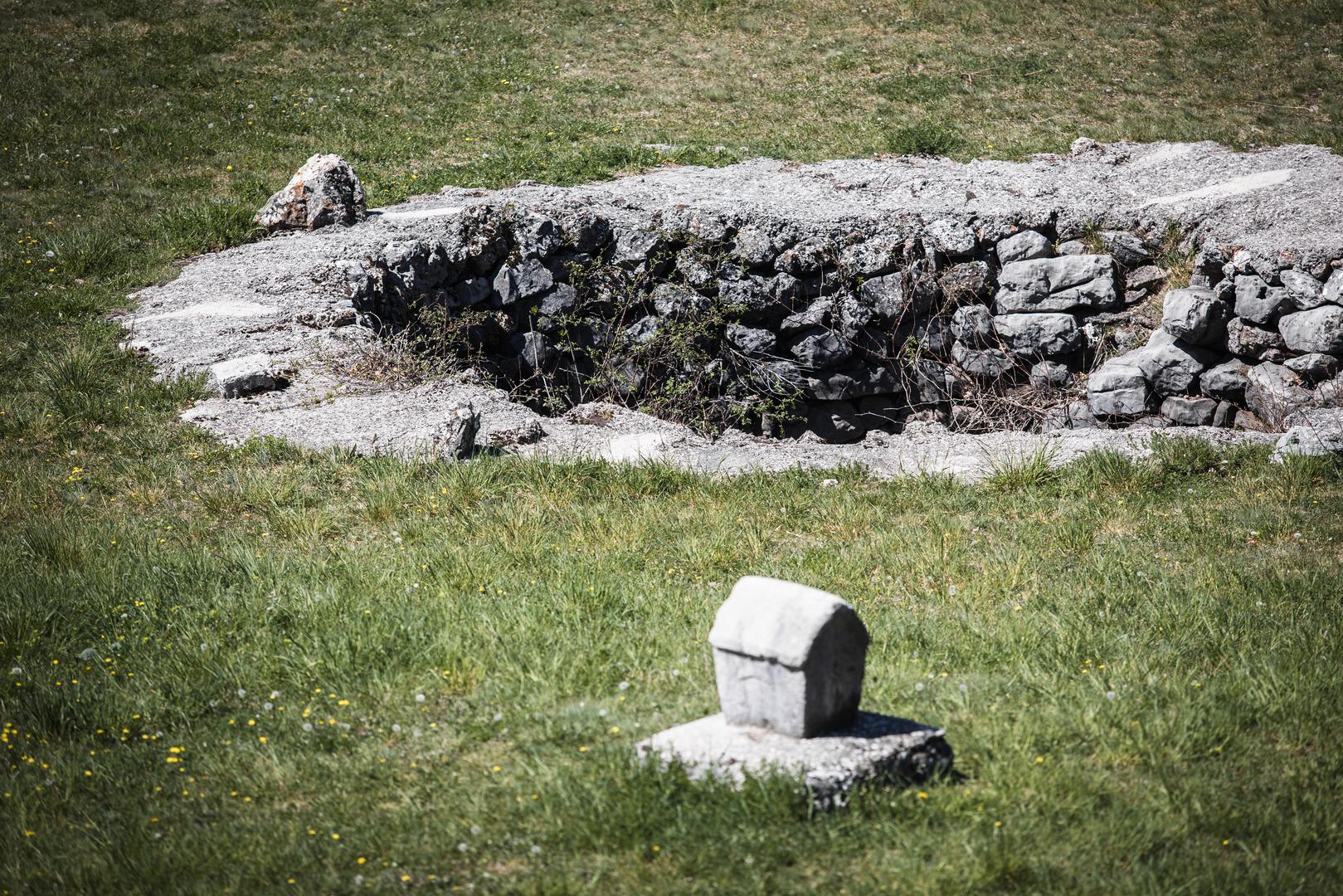 16.04.2020., Cista Provo - Sedam velikih krskih bunara koji datiraju iz srednjeg vijeka i ranije. Bunari se nalaze u sklopu arheoloskog lokaliteta Crljivica koji je pod zastitom UNESCO-a.
Photo: Milan Sabic/PIXSELL