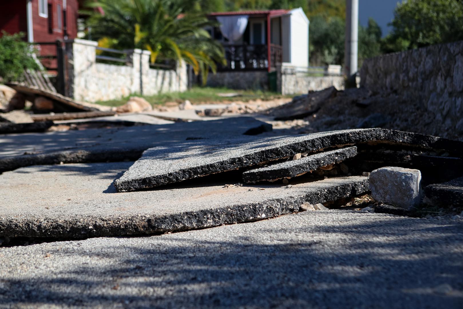 Nakon obilnih kiša koje su jučer pogodile Zadarsku županiju, sanira se šteta uzrokovana poplavama. 