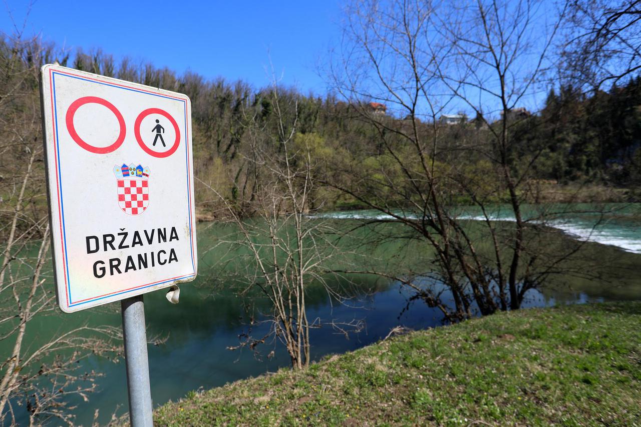 Granica između Hrvatske i Slovenije  na rijeci Kupi u općini Kamanje