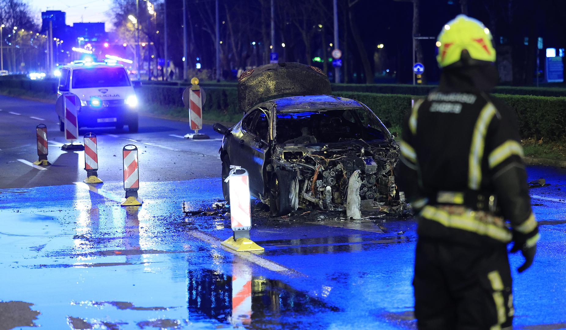 13.03.2024., Zagreb - Vatrogasci ugasili pozar osobnog automobila u Vukovarskoj ulici kod krizanja s Heuinzlovom. Photo: Marko Prpic/PIXSELL