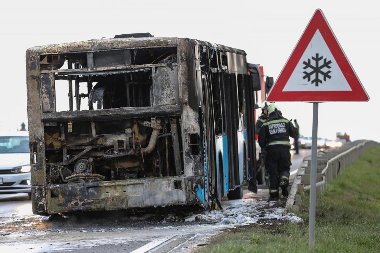 Zapalio se ZET-ov autobus kod Velike Gorice