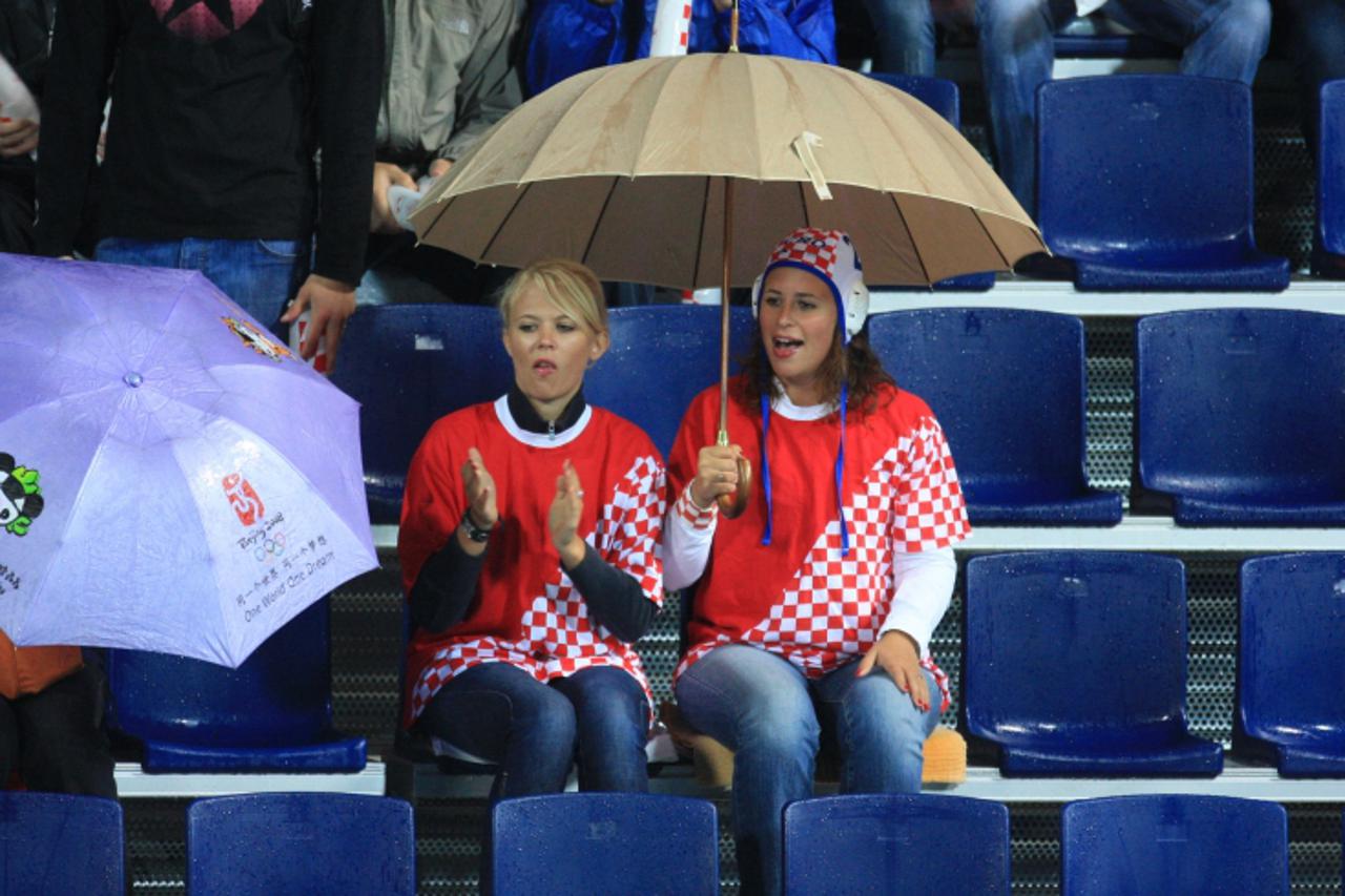 '30.08.2010., Zagreb -  LEN EP u vaterpolu, utakmica muskih reprezentacija Hrvatske i Turske. Hrvatski navijaci. PHOTO: Marko Prpic/PIXSELL'