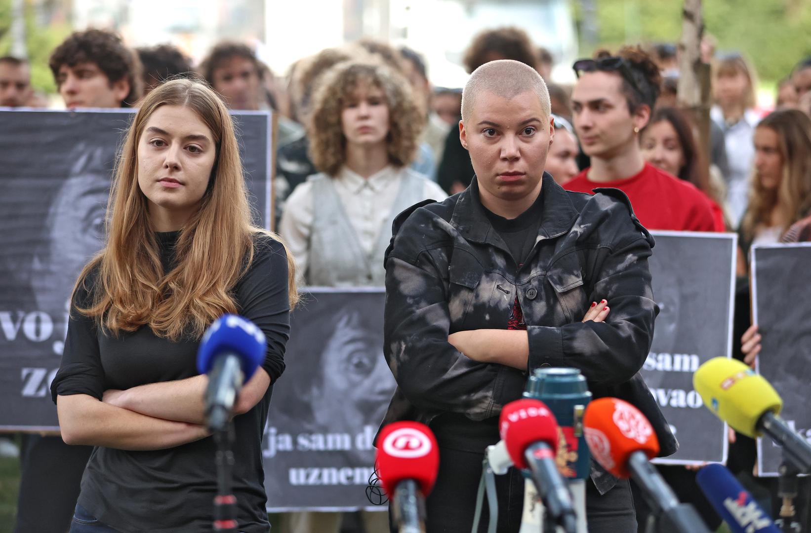 30.10.2023., Zagreb - Prosvjed protiv povratka profesora Ozrena Prohica na fakultet. Okupljeni su ispred glavne zgrade ADU i preko zvucnika usmjerenog prema ADU pustili snimku zlostavljanja prof. Prohica. Takodjer su na prosvjedu predstavili zahtjeve za koje vjerujemo da su od velike vaznosti kako bi se studente stvarno zastitilo od neprimjerenog ponasanja profesora, te kako bi se sustav “Nismo trazile” poboljsao tako da zaista stiti i daje podrsku zrtvama seksualnog uznemiravanja, napastovanja na ADU i ostalim obtazovnim institucijama. Photo: Sanjin Strukic/PIXSELL