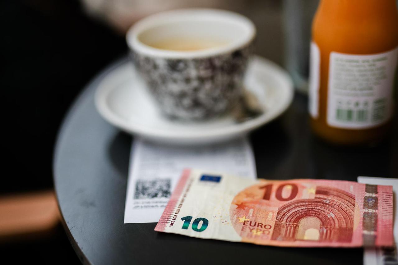 Od 1. siječnja euro postaje službena valuta u Hrvatskoj i nakon 29 godina zamijenit će kunu