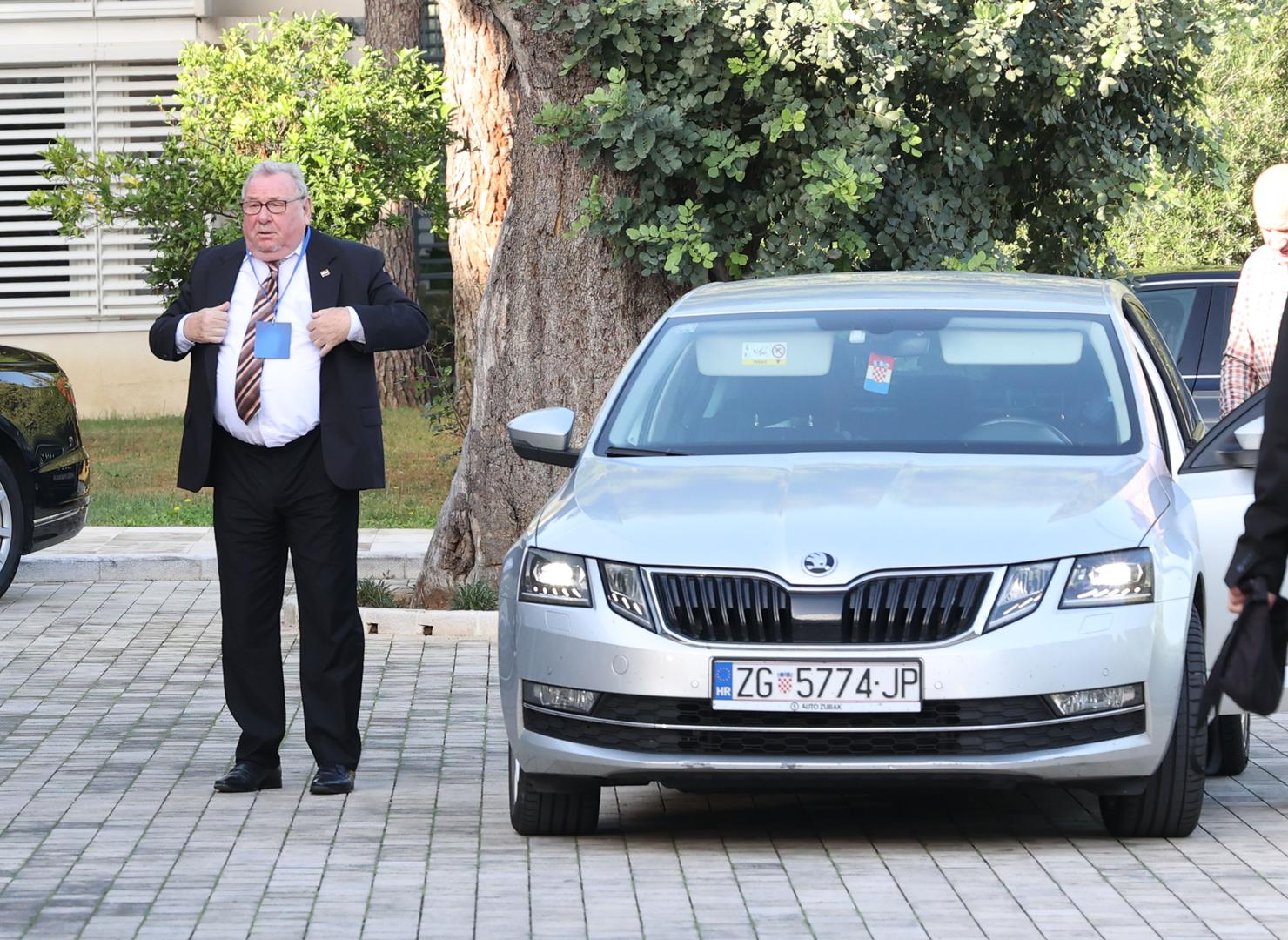 Plenković će podnijeti izvješće o radu stranke, a bit će ovo i prilika da prisutno mnoštvo čuje i Dragana Primorca, nestranačkog kandidata HDZ-a za predstojeće predsjedničke izbore. 