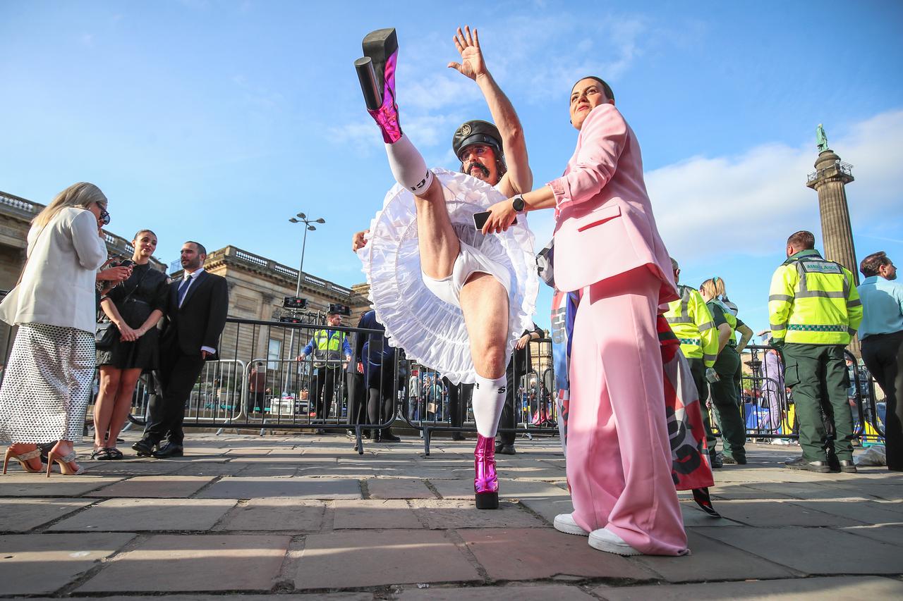 Liverpool: Mrle nakon ceremonije otvaranja Eurovizije pokazao gipkost i raskoš kostima  