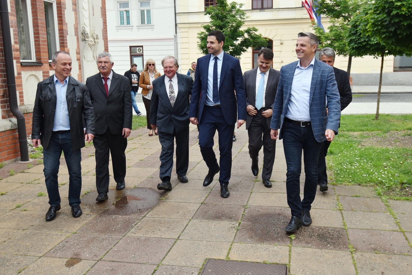 17.05.2020., Cakovec - Medjimurski demokratski savez (MDS) novi je clan Restart koalicije. Predsjednik SDP-a Davor Bernardic, predsjednik MDS-a Zeljko Pavlic, gradonacelnik Cakovca Stjepan Kovac  Photo: Vjeran Zganec Rogulja/PIXSELL