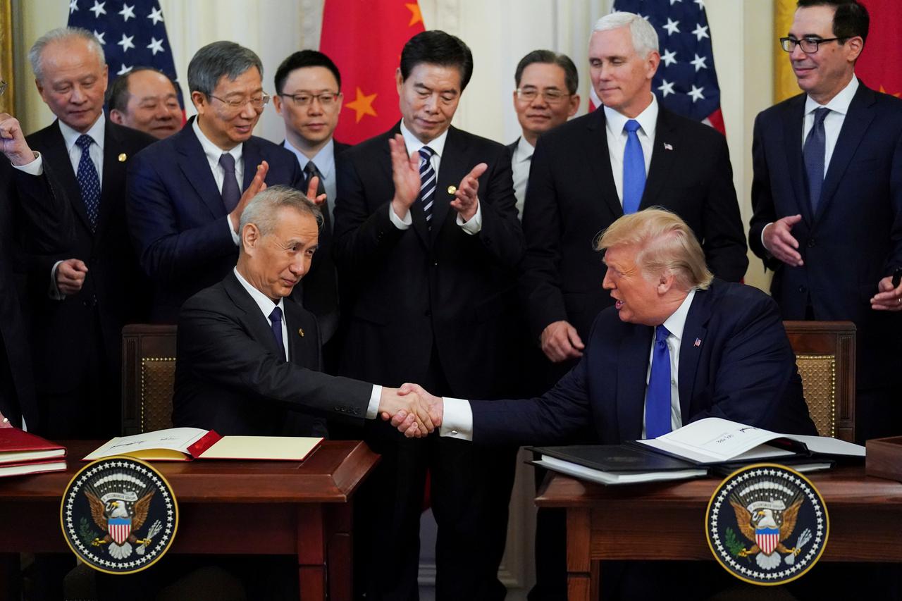 Donald Trump i zamjenik premijera Kine Liu He hvale svoj sporazum