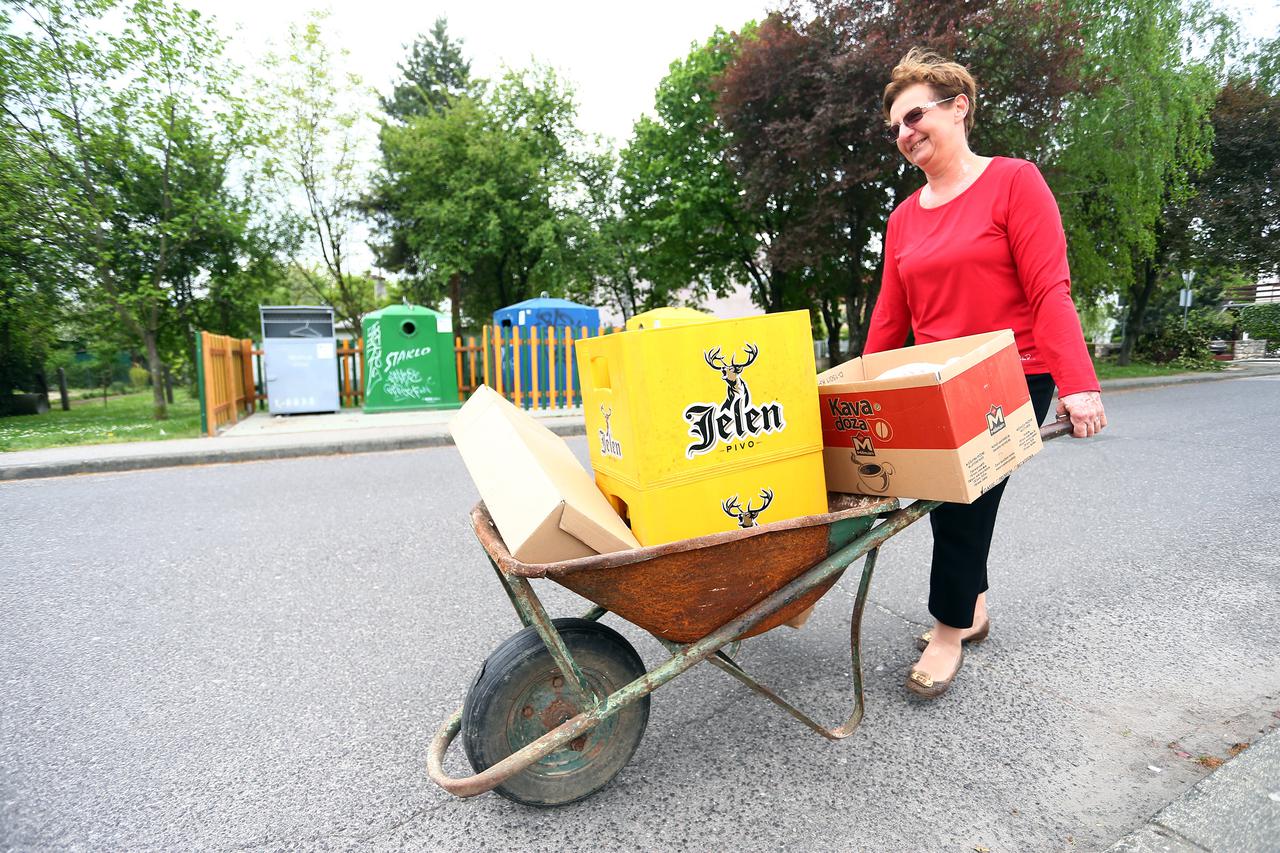 18.04.2016., Zagreb - Zeleni otoci za razvrstavanje otpada u Gradskoj cetvrti Podsused Vrapce.  Photo: Slavko Midzor/PIXSELL