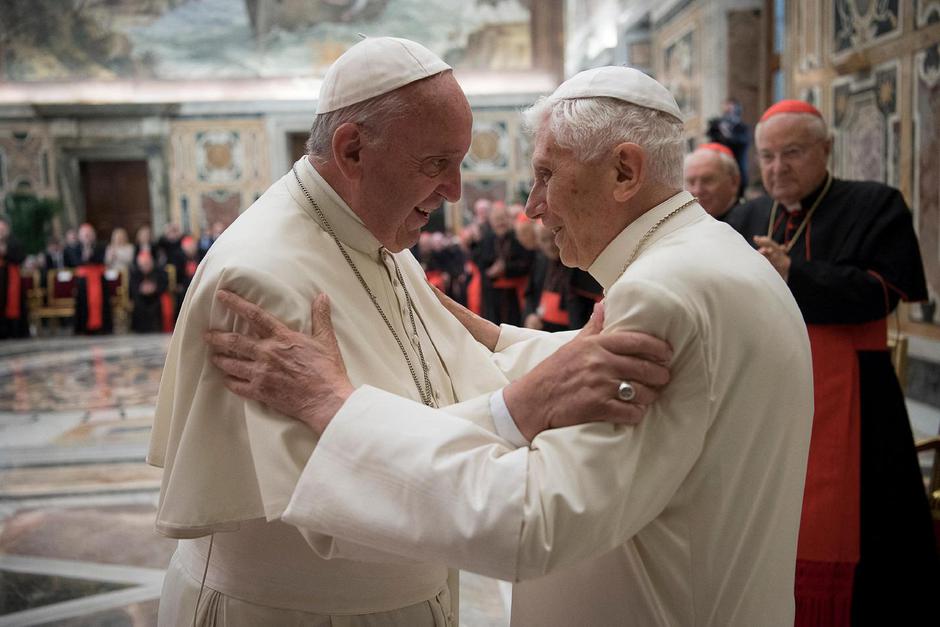 Benedikt i papa Franjo