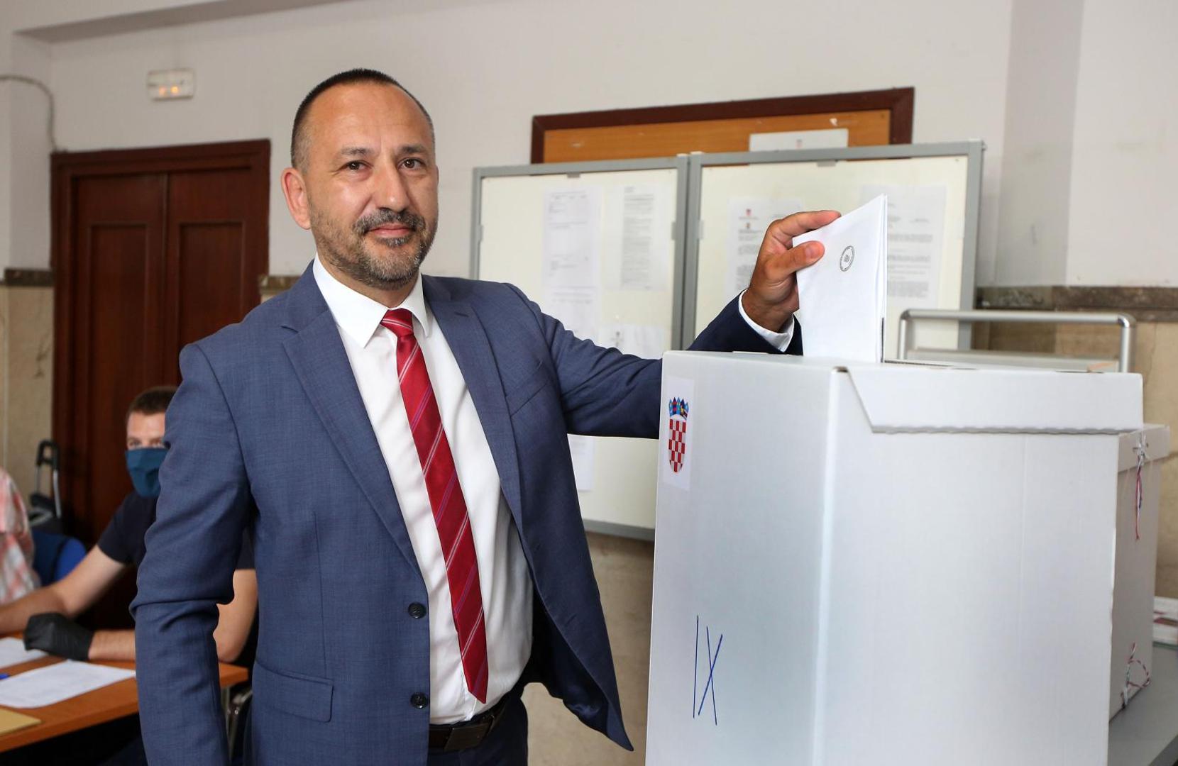 05.07.2020., Sibenik - Hrvoje Zekanovic glasovao na parlamentarnim izborima. Photo: Dusko Jaramaz/PIXSELL