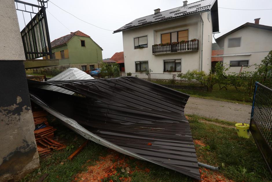 Snažno nevrijeme pra?eno kišom i olujnim vjetrom protutnjalo je Karlovcem i okolicom