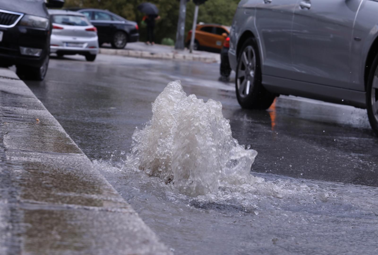 27.08.2021., Split - Obilna kisa tijekom poslijepodneva splicanima donijela probleme.
Photo: Ivo Cagalj/PIXSELL