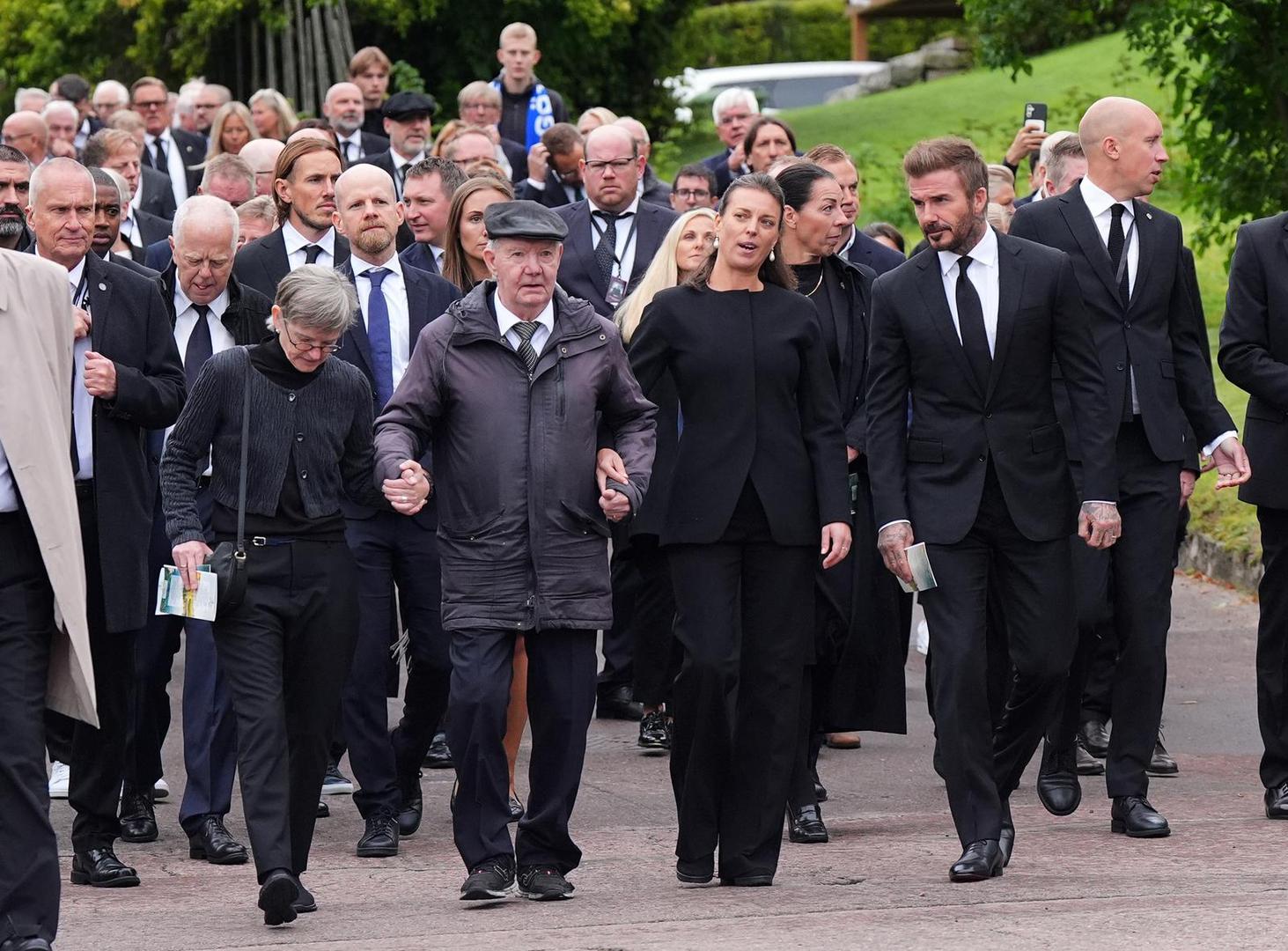 Sprovod se održao u Torsbyju, gradiću s manje od 5000 stanovnika u blizini granice s Norveškom, a unutar crkve mu je nazočilo nekoliko stotina ljudi, uključujući Beckhama