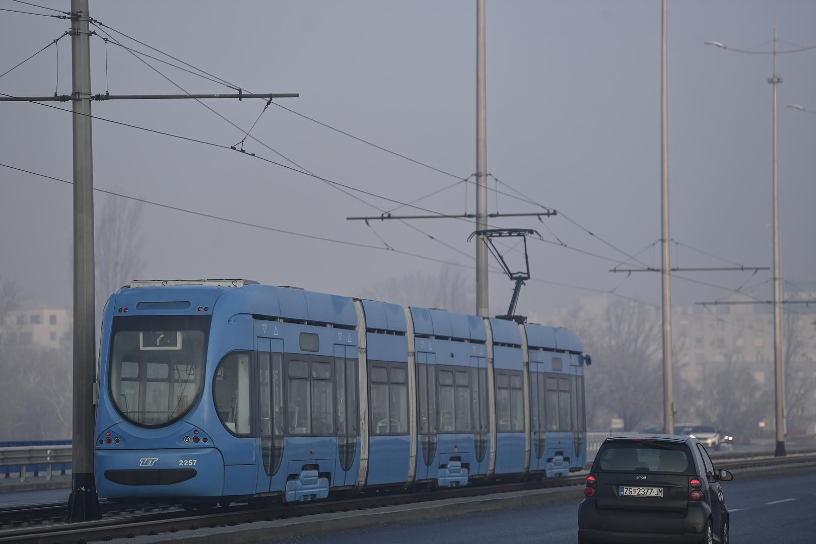 Sedmica tako spaja Dubravu, Novi Zagreb i Savski most, dok četrnaestica ponovno vozi iz Zapruđa, ali još uvijek do Trga žrtava fašizma, a ne do Mihaljevca, jer to okretište koje je u rekonstrukciji i dalje nije u pogonu. 