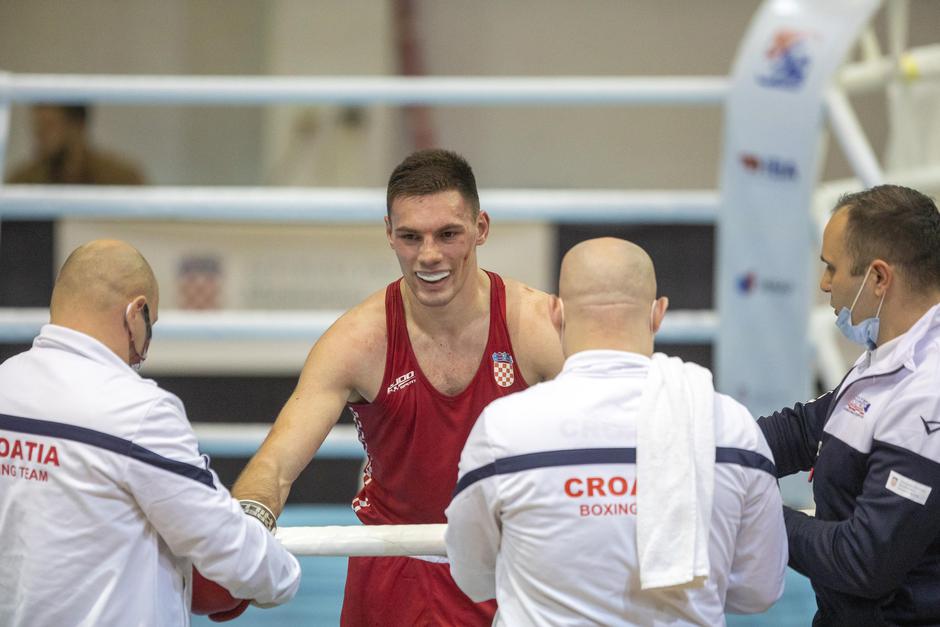 Poreč: Europsko prvenstvo u boksu do 22 godine, Gabrijel Veočić - Sam Hickey