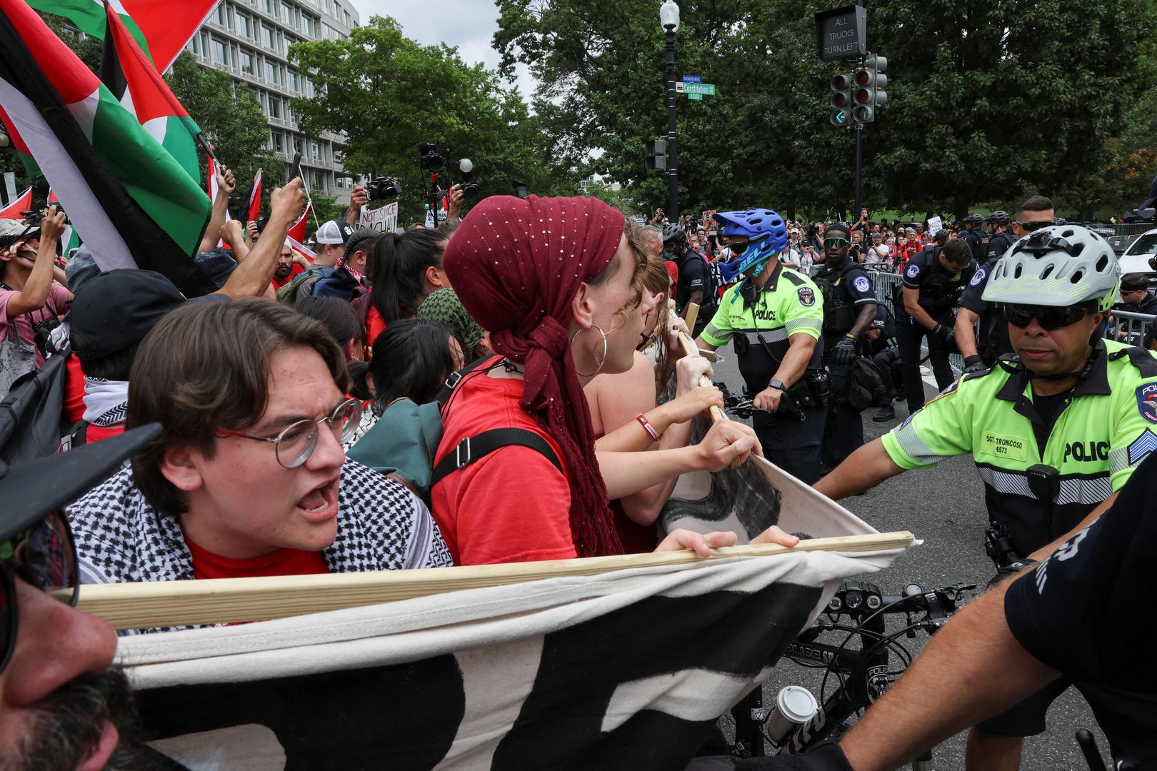 U.S. Capitol Police and NYPD officers clash with pro-Palestinian demonstrators, on the day Israeli Prime Minister Benjamin Netanyahu addresses a joint meeting of Congress, on Capitol Hill, in Washington, U.S., July 24, 2024. REUTERS/Umit Bektas Photo: UMIT BEKTAS/REUTERS