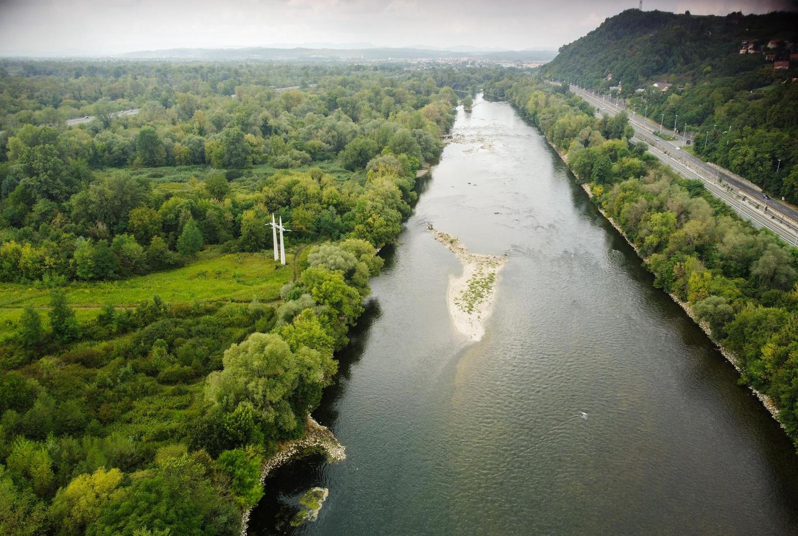 25.08.2022., Zagreb - Zracna fotografija vodostaja rijeke Save u Podsusedu i kod jezera Orasje.  Photo: Luka Stanzl/PIXSELL