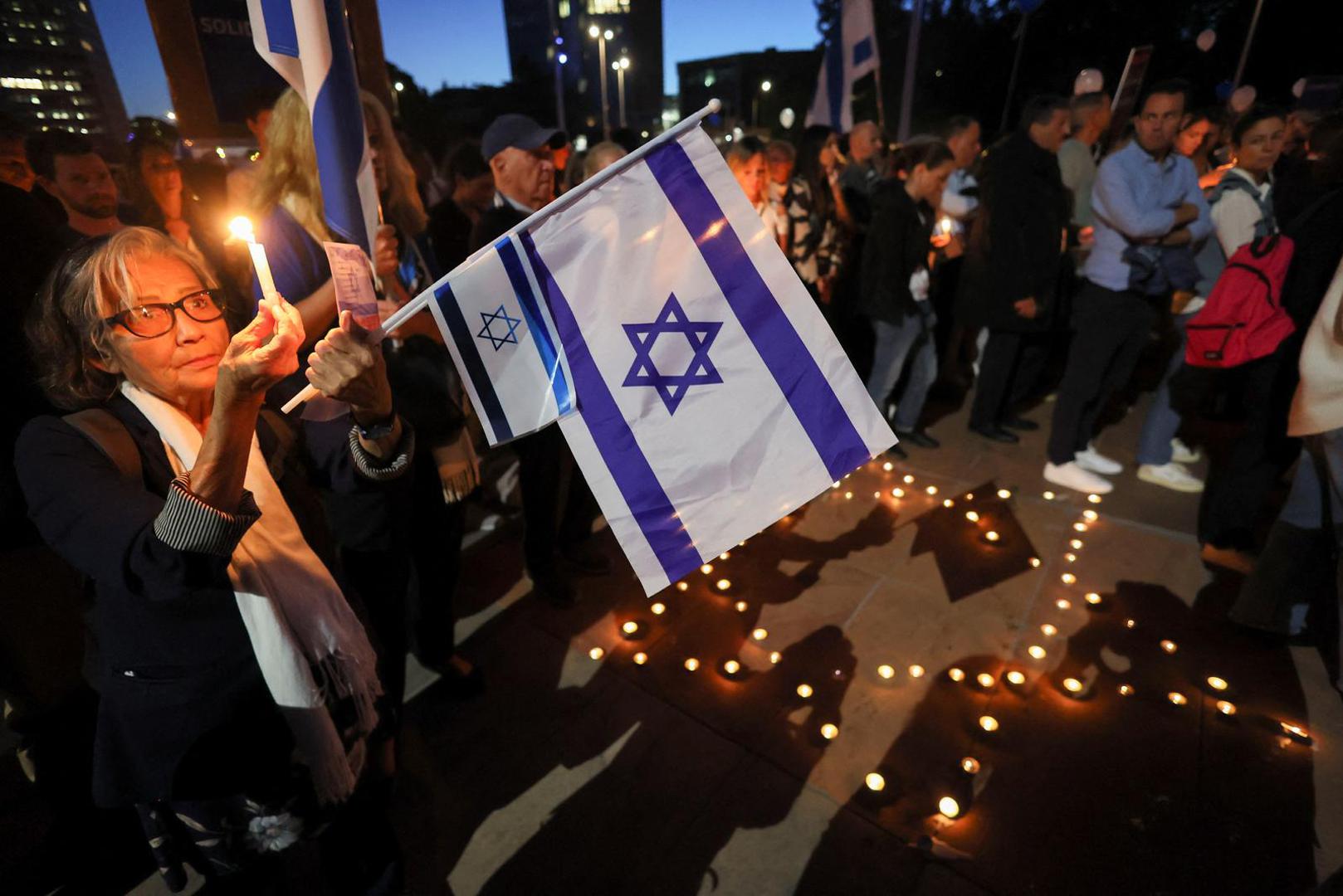 People hold candles during a demonstration organised by the Switzerland-Israel Association against the attacks by Hamas, outside the United Nations in Geneva, Switzerland, October 11, 2023. REUTERS/Denis Balibouse Photo: DENIS BALIBOUSE/REUTERS